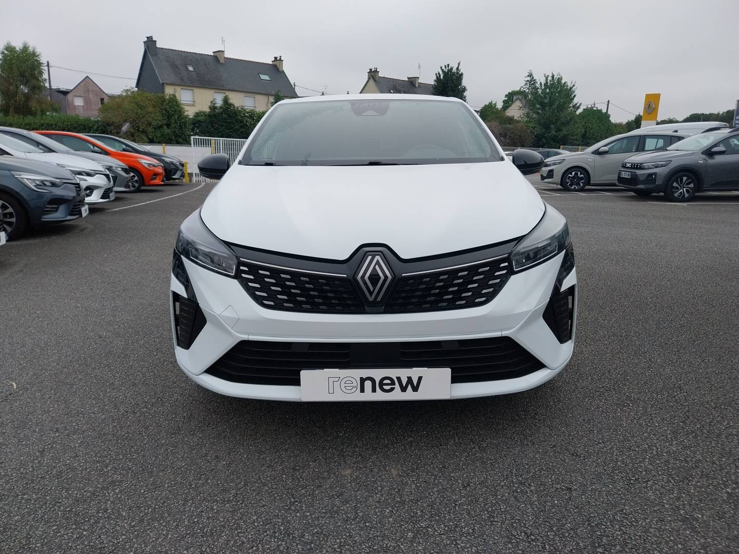 Vente en ligne Renault Clio 5 Clio E-Tech full hybrid 145 au prix de 17 990 €