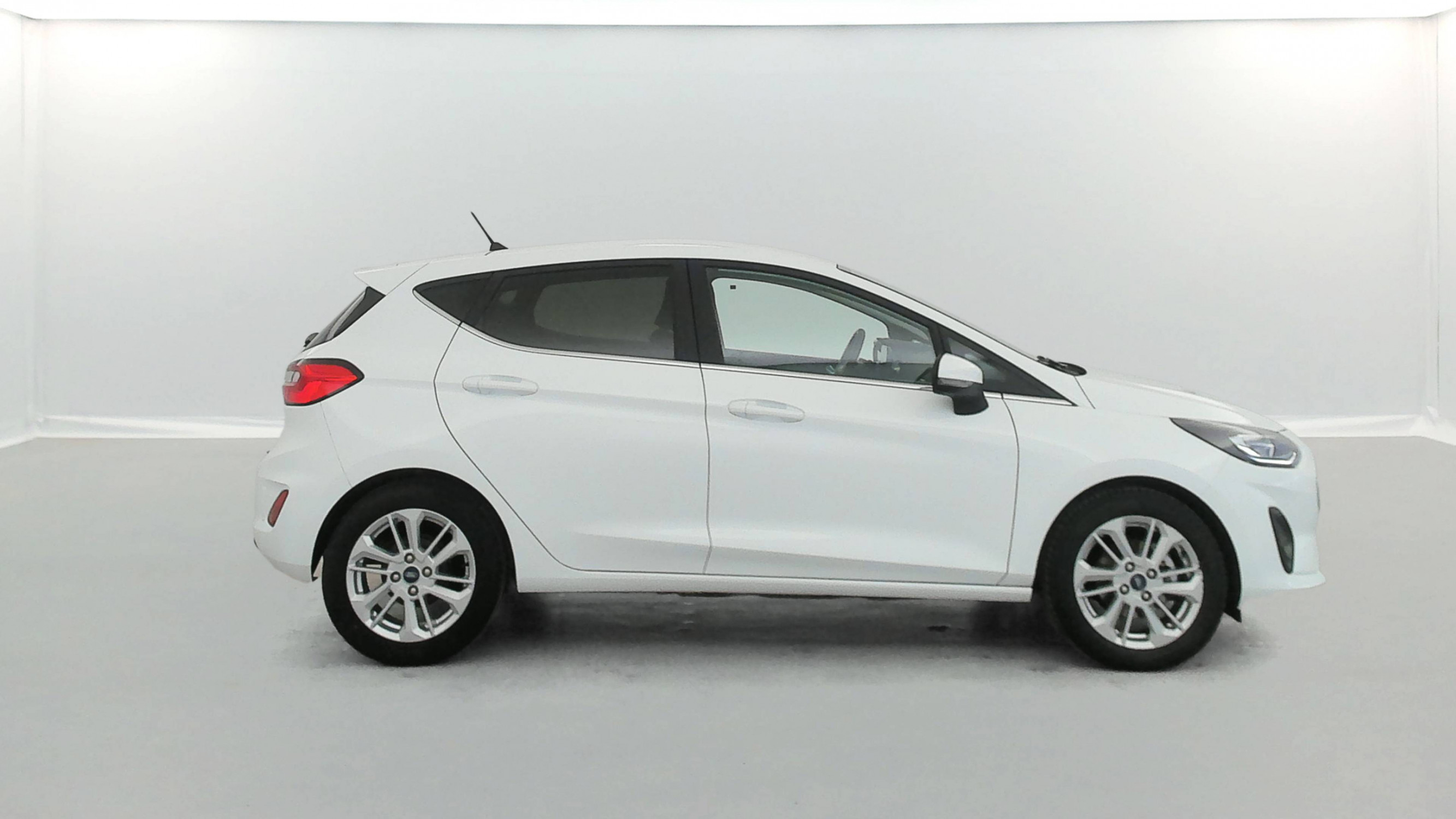Vente en ligne Ford Fiesta  1.0 Flexifuel 95 ch S&S BVM6 au prix de 17 490 €