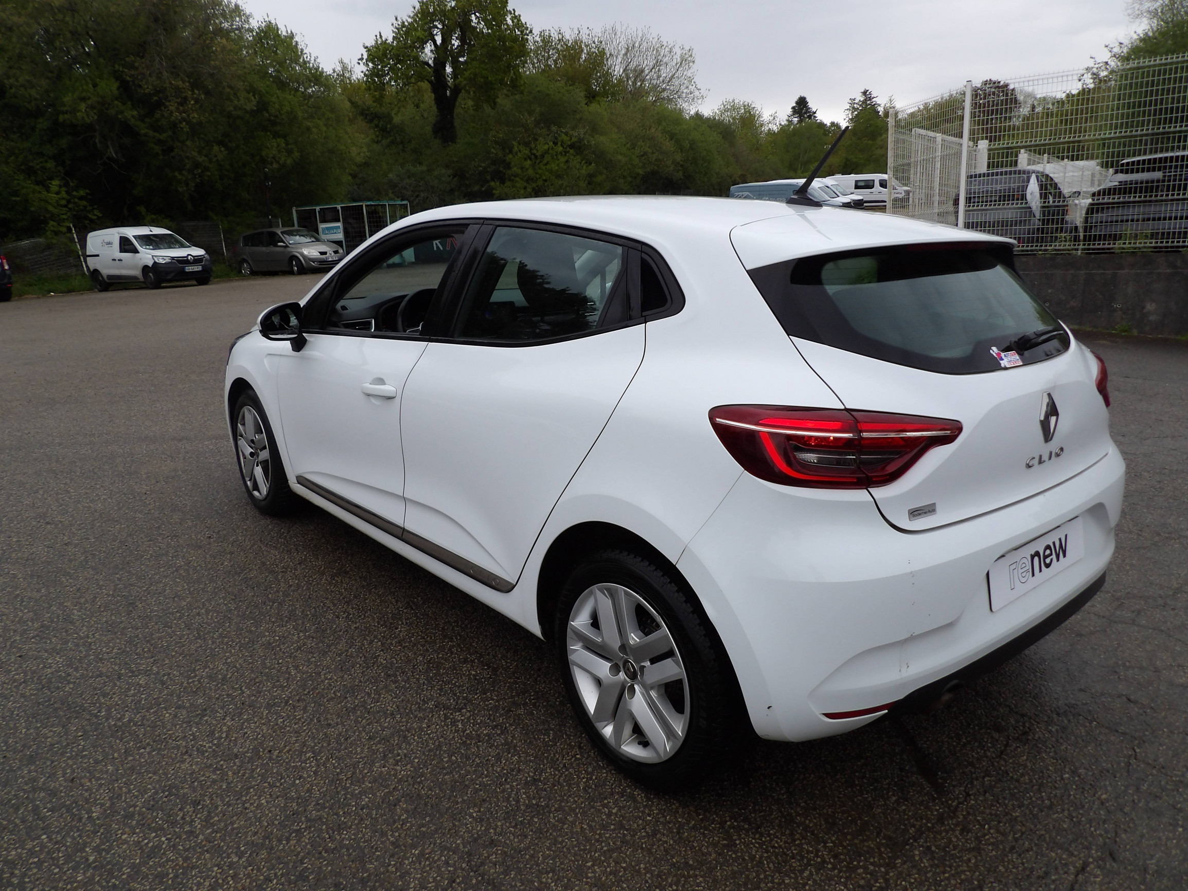 Vente en ligne Renault Clio 5 Clio SCe 65 - 21N au prix de 10 699 €