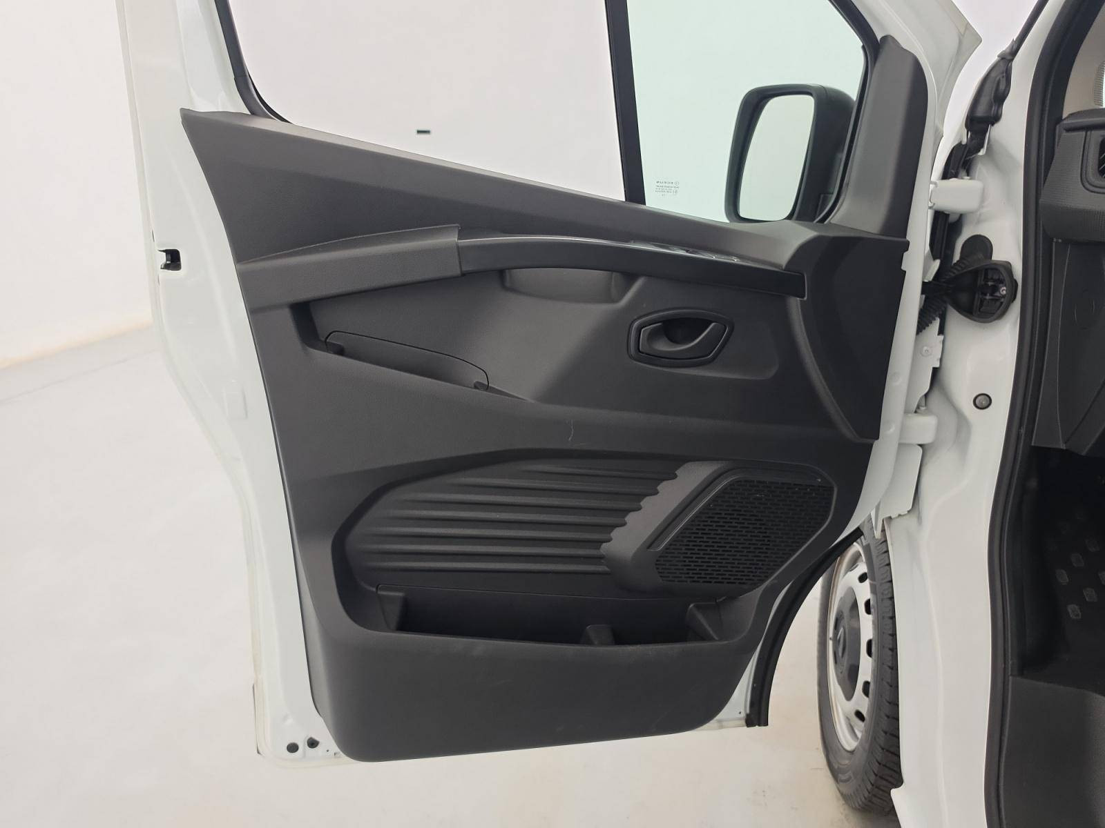 Vente en ligne Renault Trafic 3 Fourgon TRAFIC FG BLUE DCI 130 L1H1 3T GSR2 au prix de 23 900 €