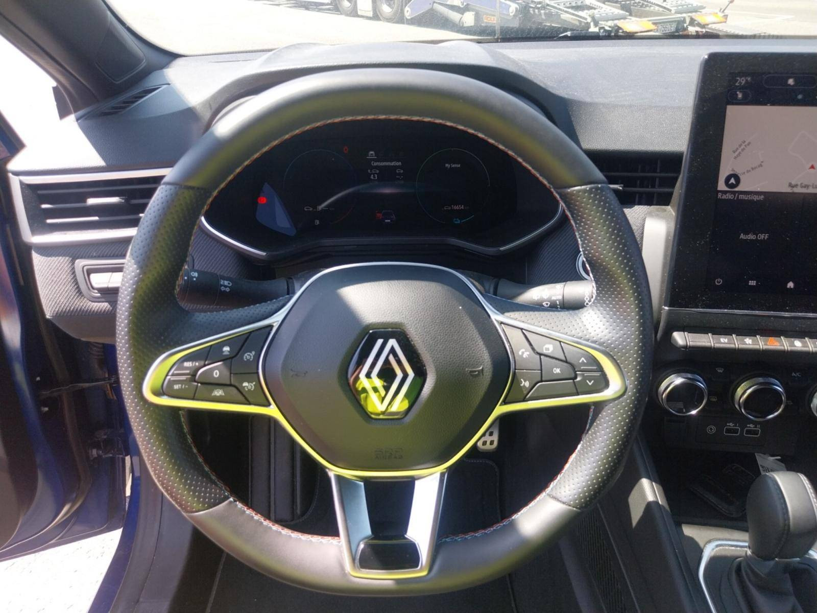 Vente en ligne Renault Clio 5 Clio E-Tech full hybrid 145 au prix de 21 990 €