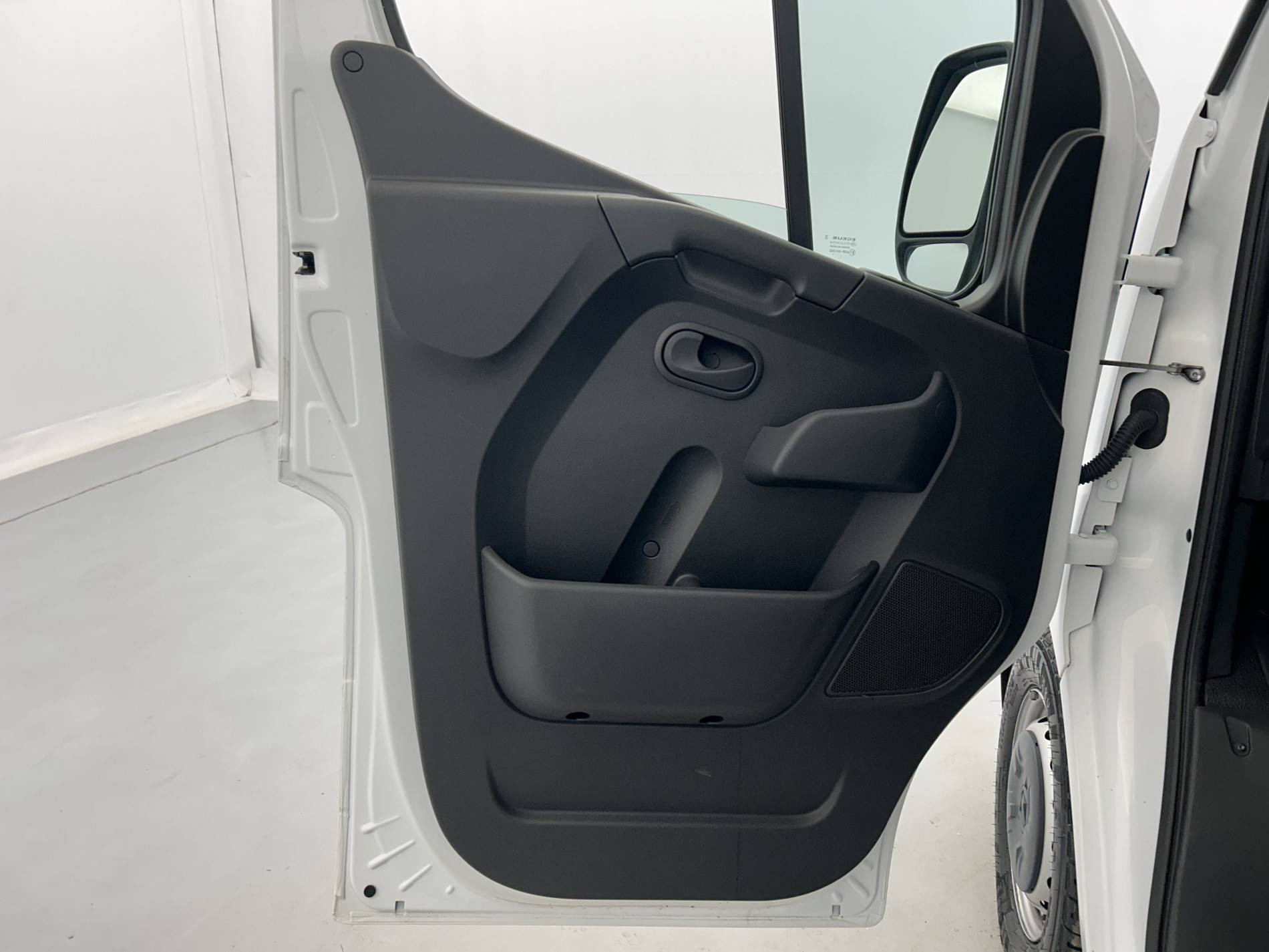 Vente en ligne Renault Master Fourgon MASTER FGN TRAC F3500 L2H2 BLUE DCI 135 au prix de 24 490 €