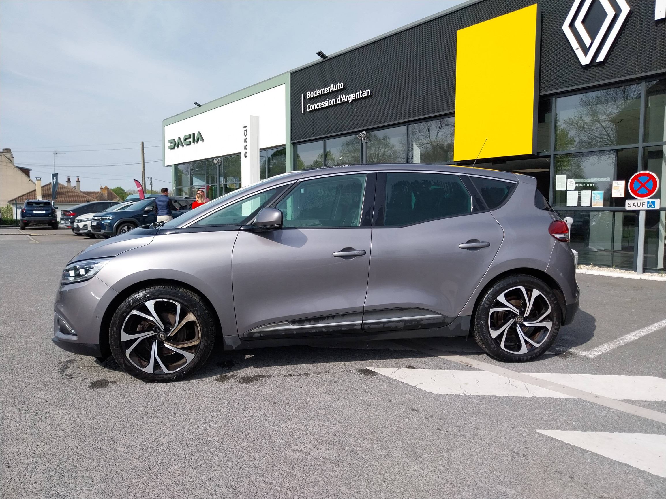 Vente en ligne Renault Scenic 4 Scenic Blue dCi 150 au prix de 14 990 €