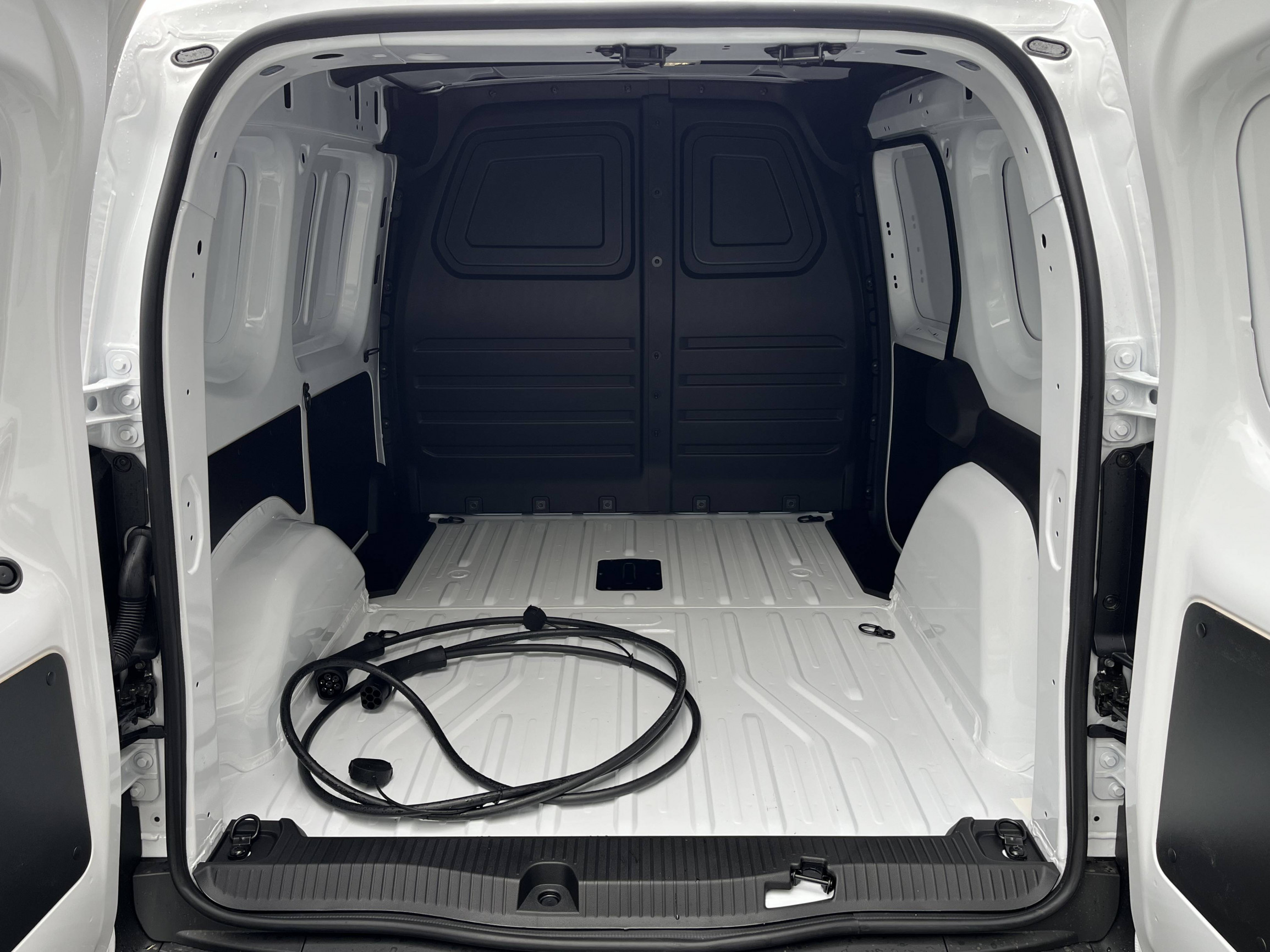 Vente en ligne Renault Kangoo Van E-Tech  FG TOLE L1 AC22/DC80 GSR2 au prix de 30 990 €