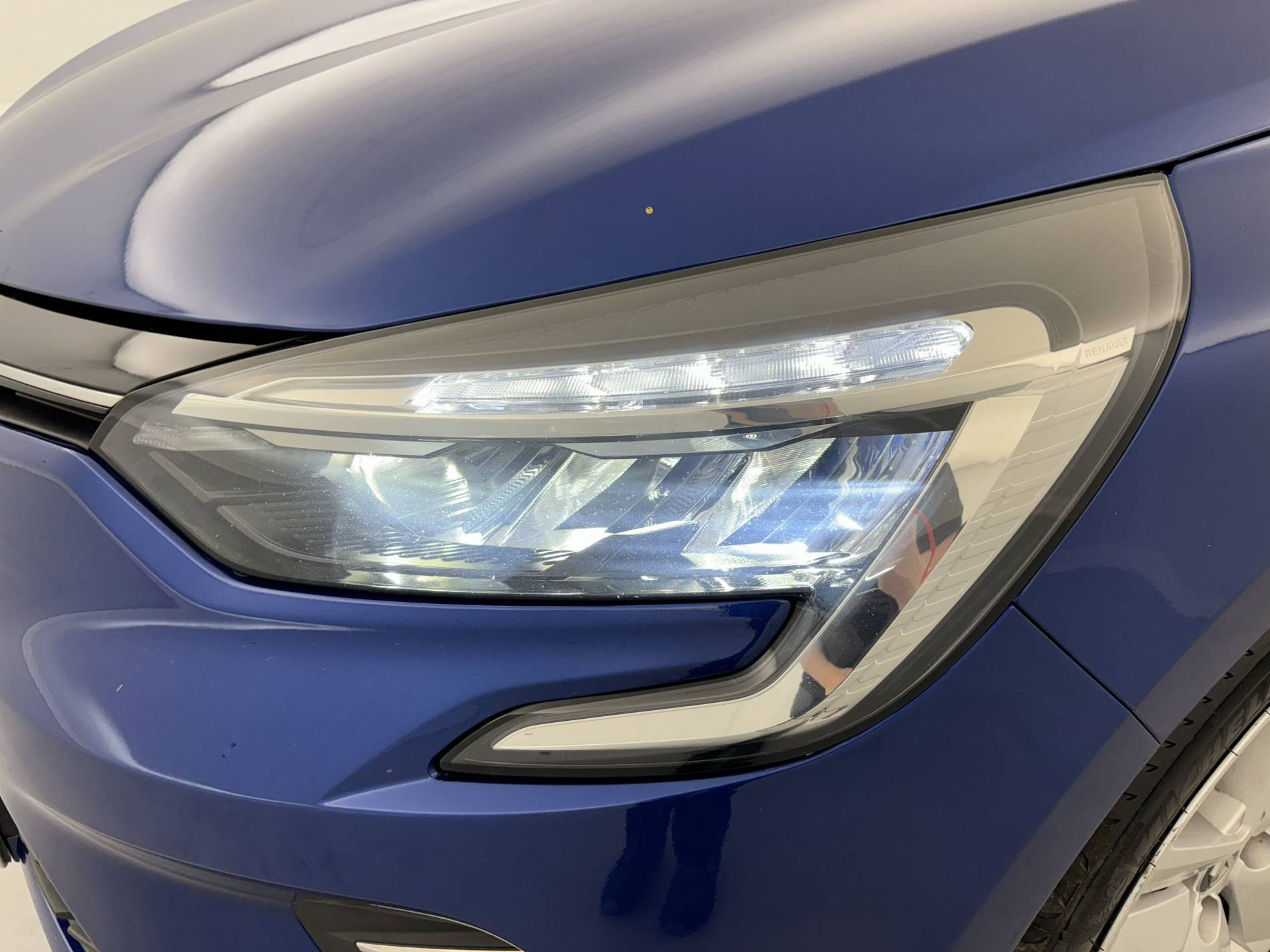 Vente en ligne Renault Clio 5 Clio E-Tech 140 - 21N au prix de 15 780 €