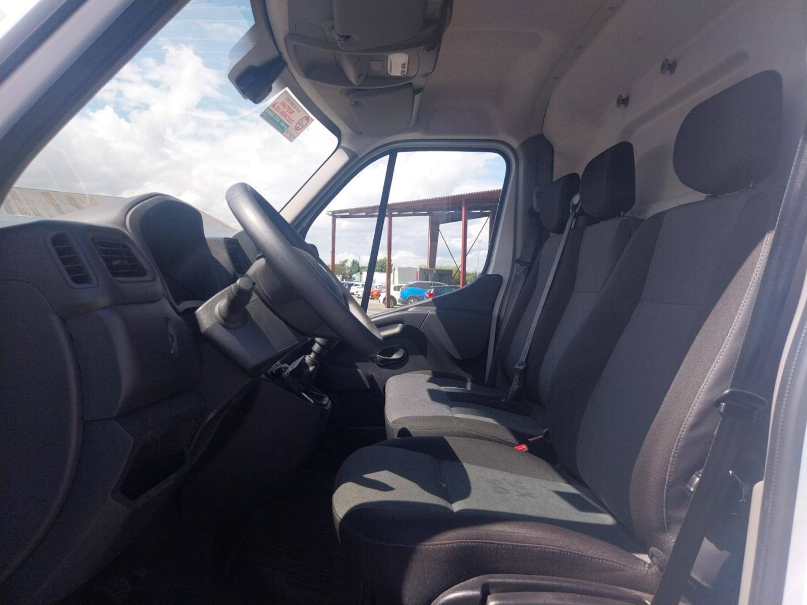 Vente en ligne Renault Master Fourgon MASTER FGN TRAC F3500 L3H3 BLUE DCI 135 au prix de 26 990 €