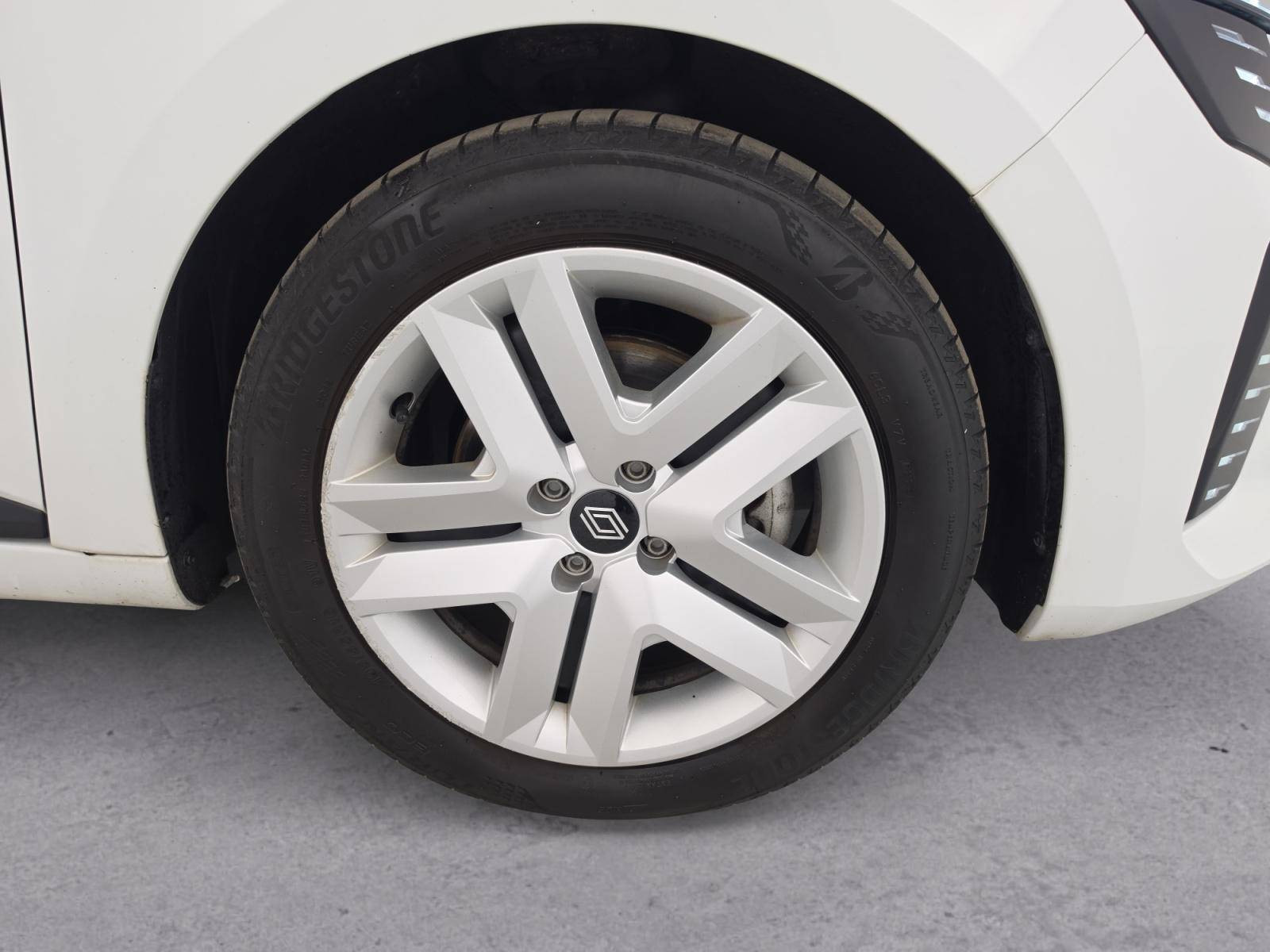 Vente en ligne Renault Clio 5 Clio E-Tech full hybrid 145 au prix de 16 490 €