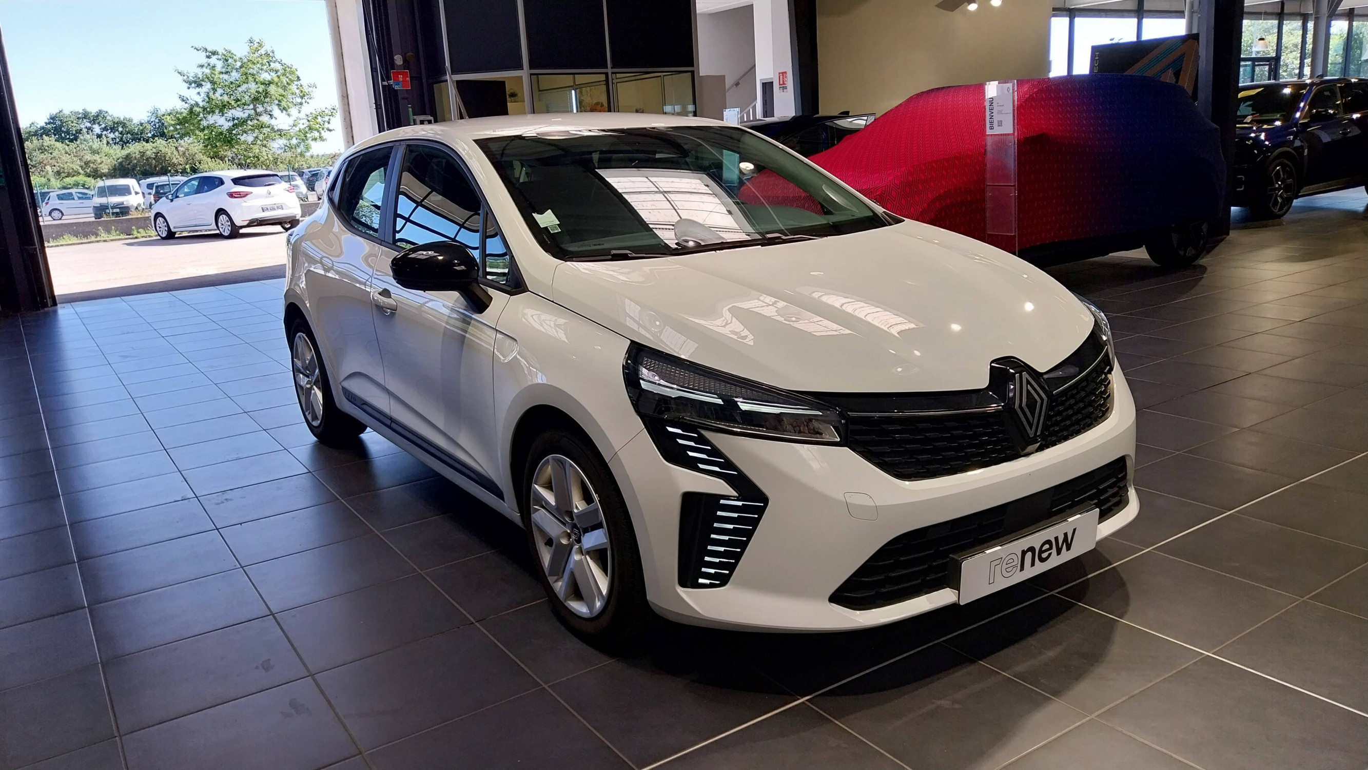 Vente en ligne Renault Clio 5 Clio E-Tech full hybrid 145 au prix de 16 490 €