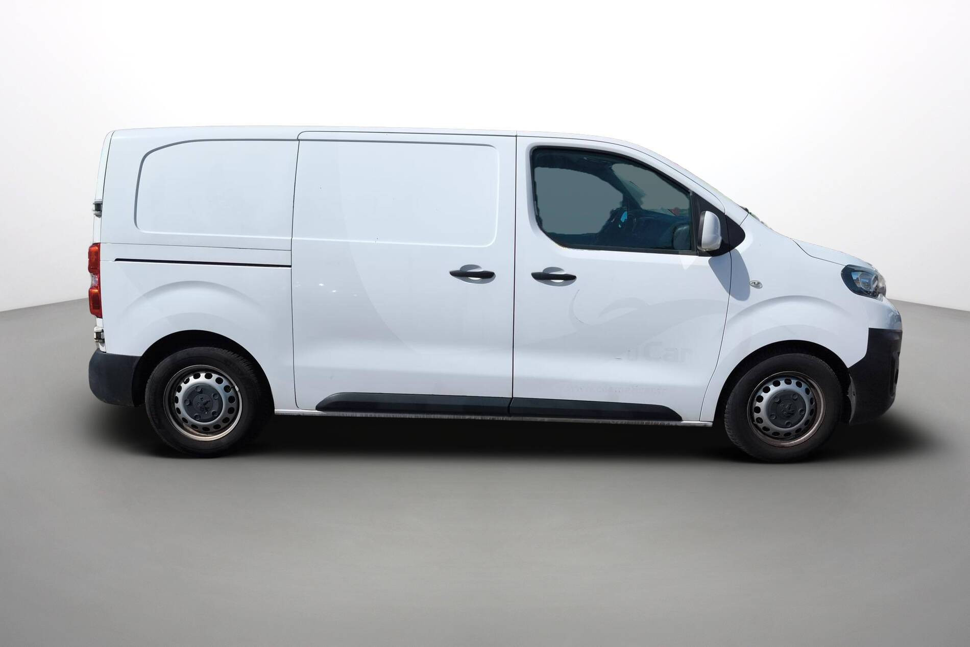 Vente en ligne Peugeot Expert EXPERT FGN TOLE STANDARD BLUEHDI 115 S&S BVM6 au prix de 15 490 €