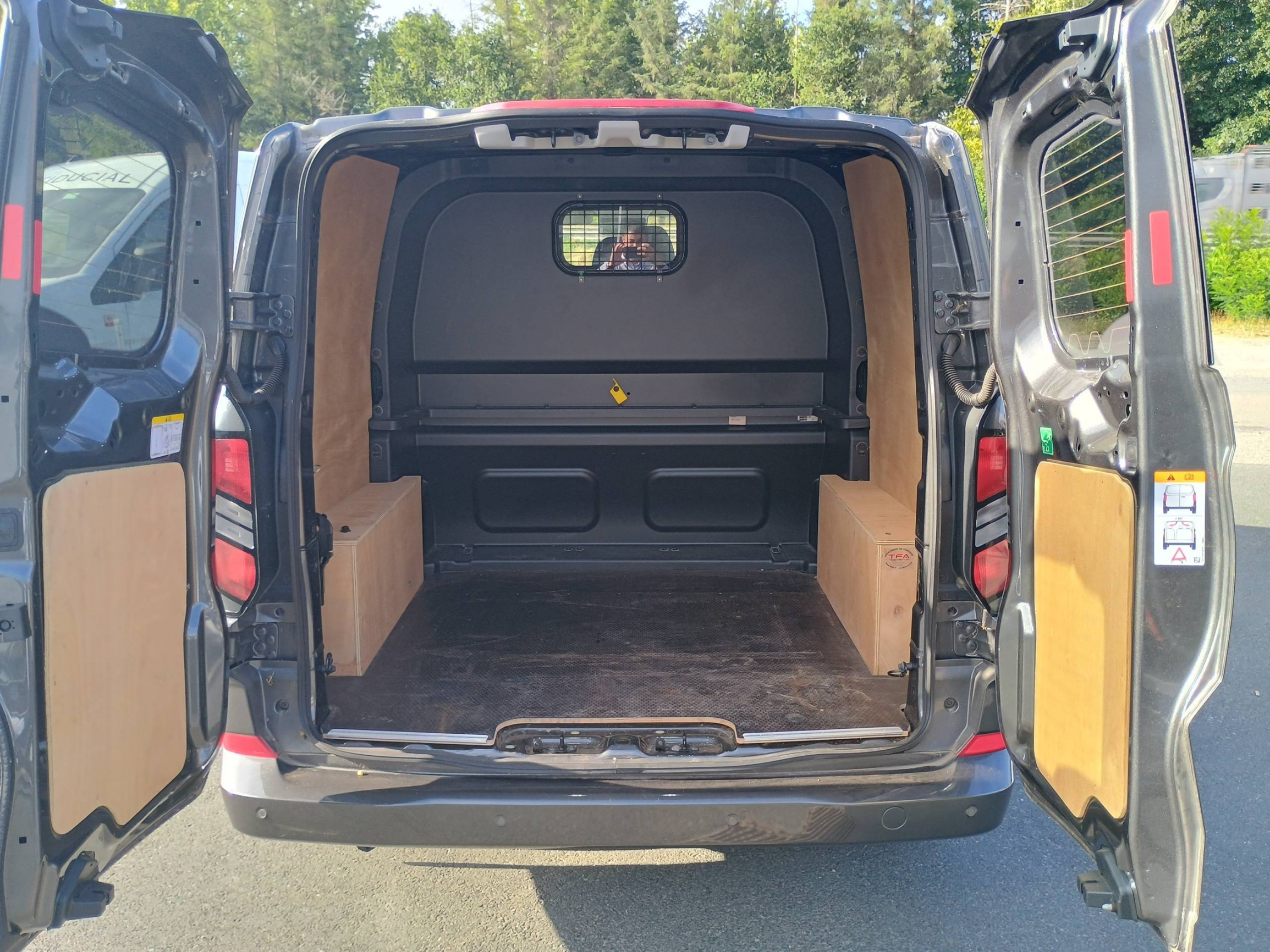 Vente en ligne Ford Transit Custom  300 L1H1 2.0 ECOBLUE 136 CH BVA8 au prix de 36 490 €
