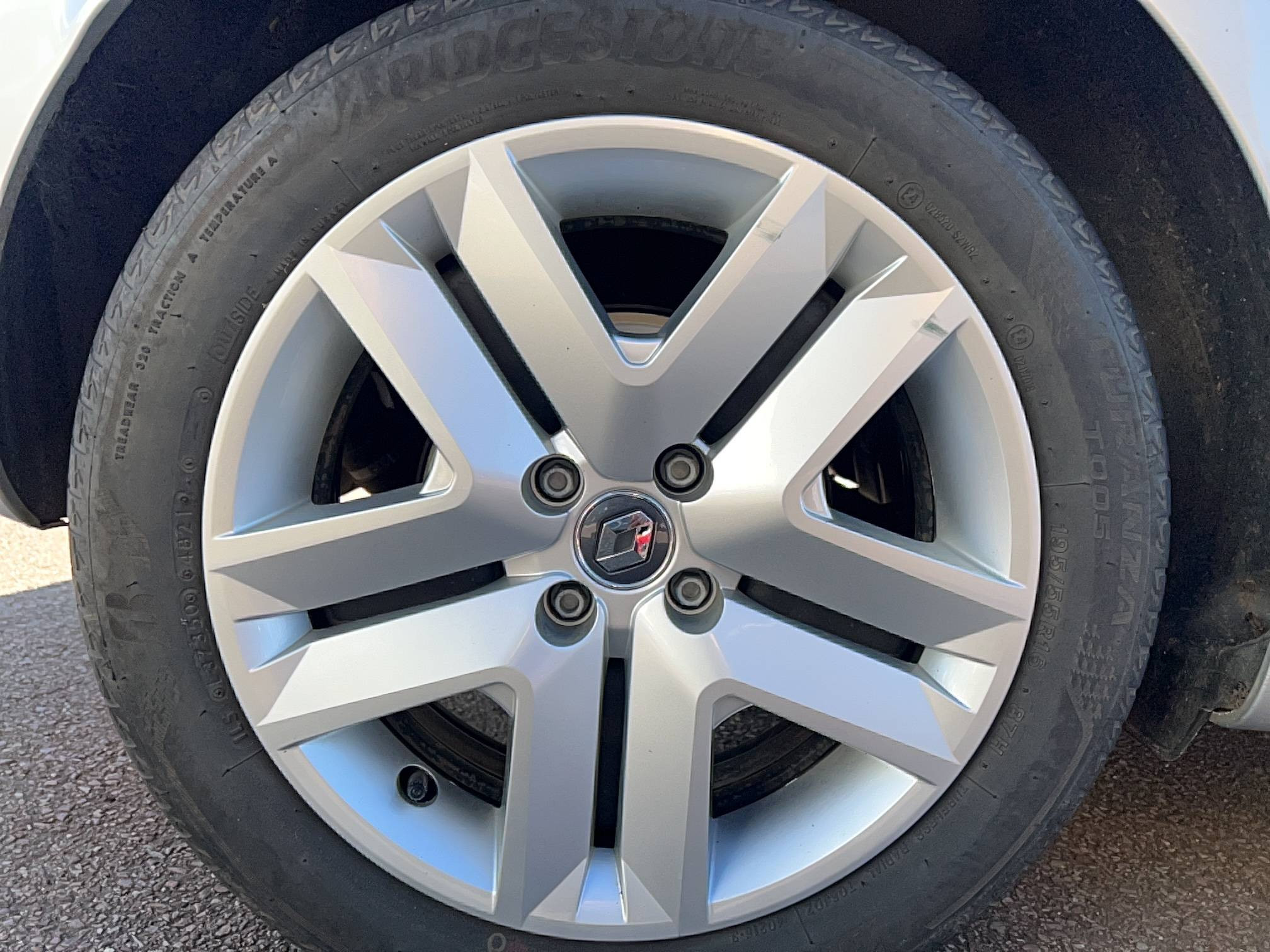 Vente en ligne Renault Clio 5 Clio E-Tech 140 - 21N au prix de 17 491 €