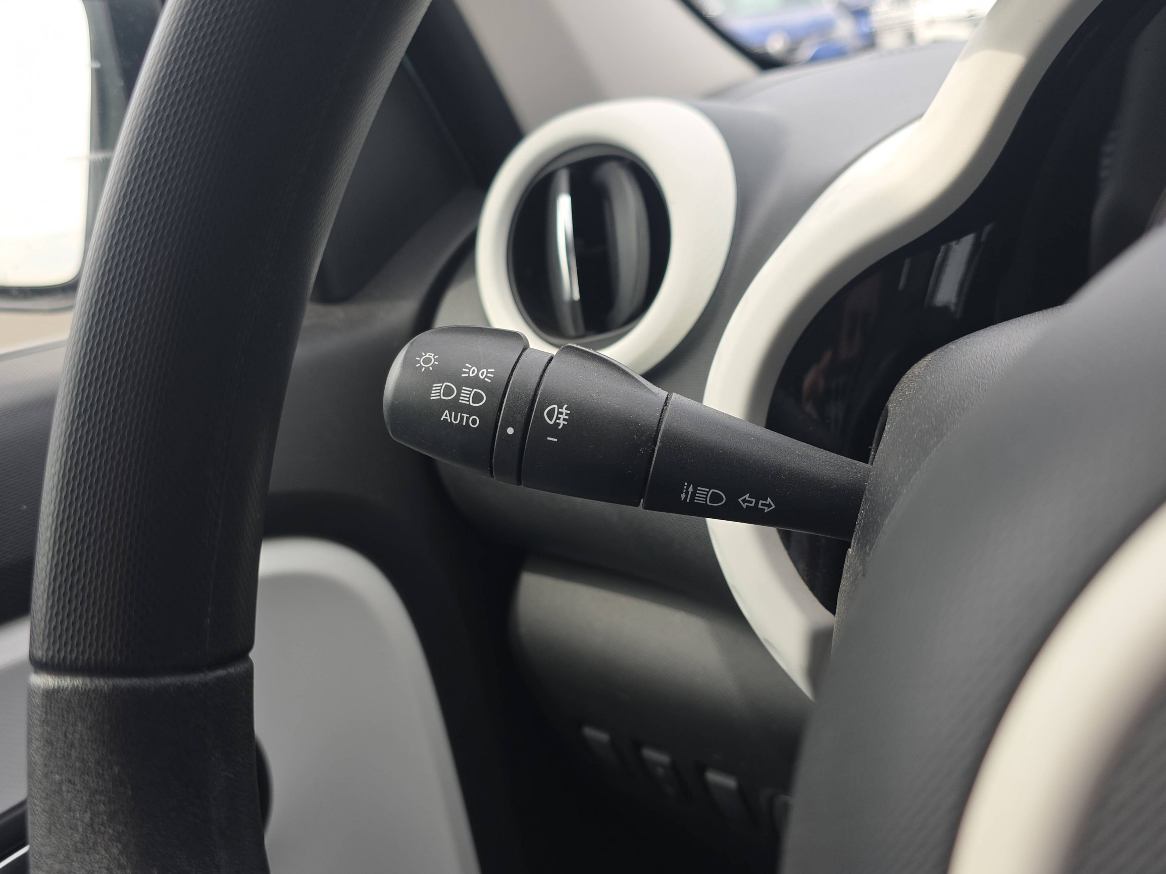 Vente en ligne Renault Twingo Electrique Twingo III E-Tech au prix de 11 990 €