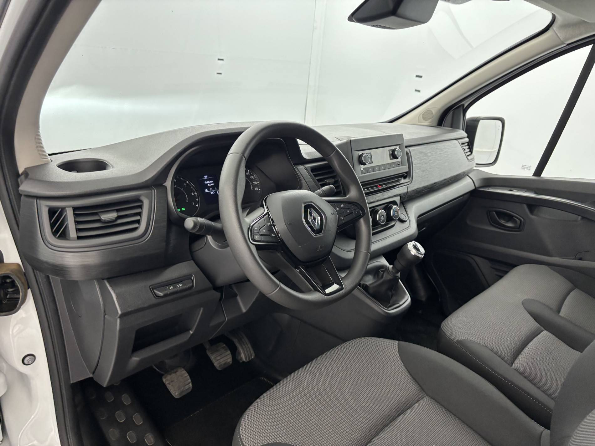 Vente en ligne Renault Trafic 3 Fourgon TRAFIC FGN L1H1 3000 KG BLUE DCI 130 au prix de 21 490 €
