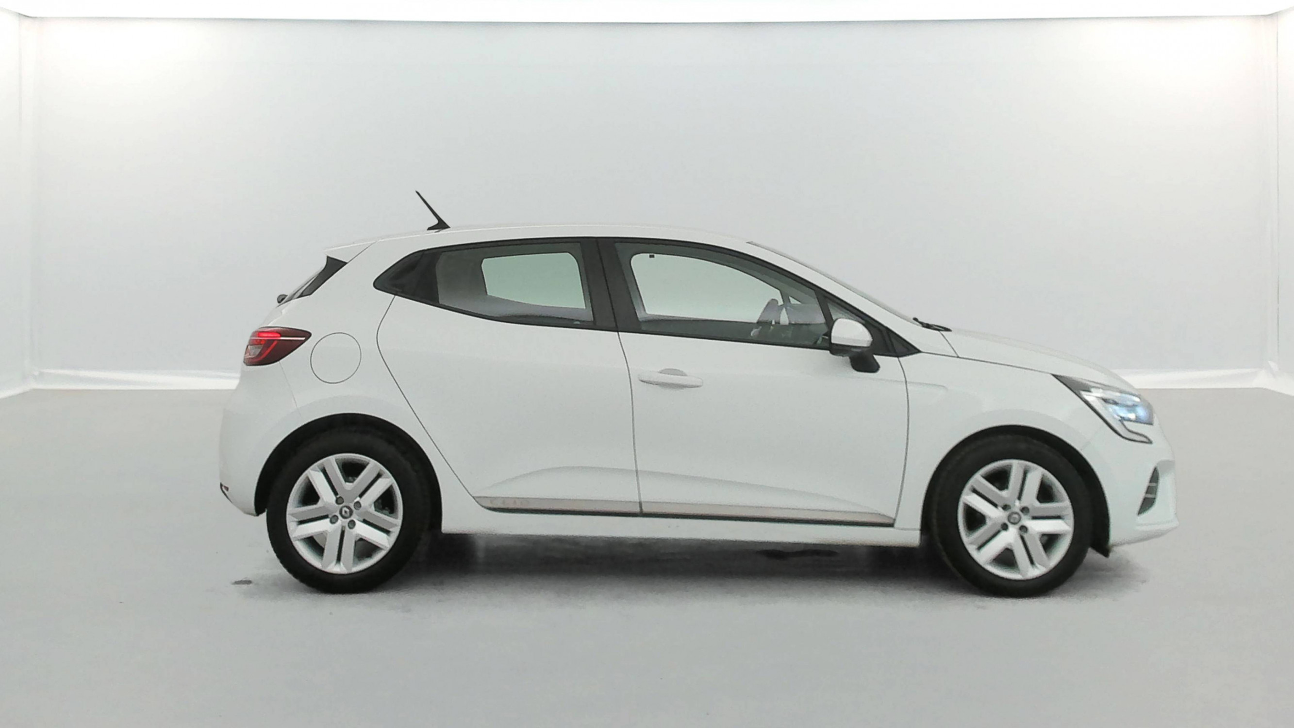 Vente en ligne Renault Clio 5 Clio TCe 90 - 21 au prix de 13 990 €