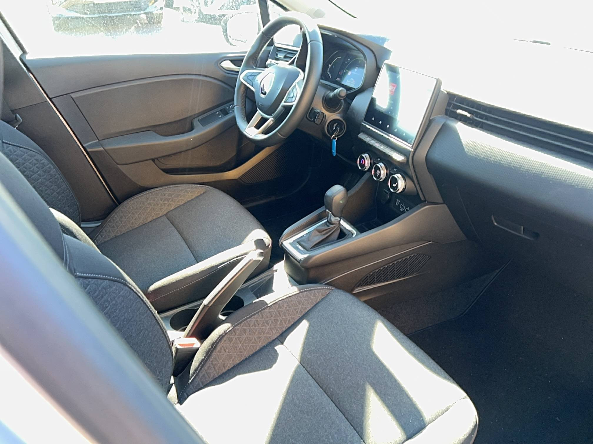 Vente en ligne Renault Clio 5 Clio E-Tech 140 - 21N au prix de 17 491 €