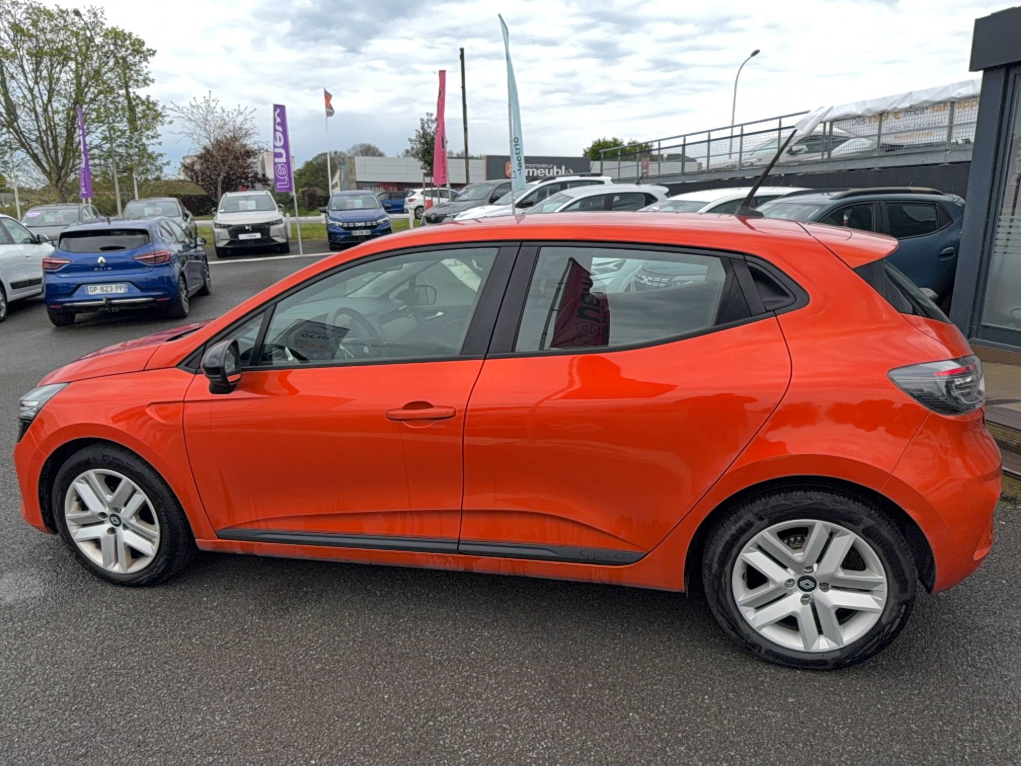 Vente en ligne Renault Clio 5 Clio TCe 100 GPL au prix de 14 490 €