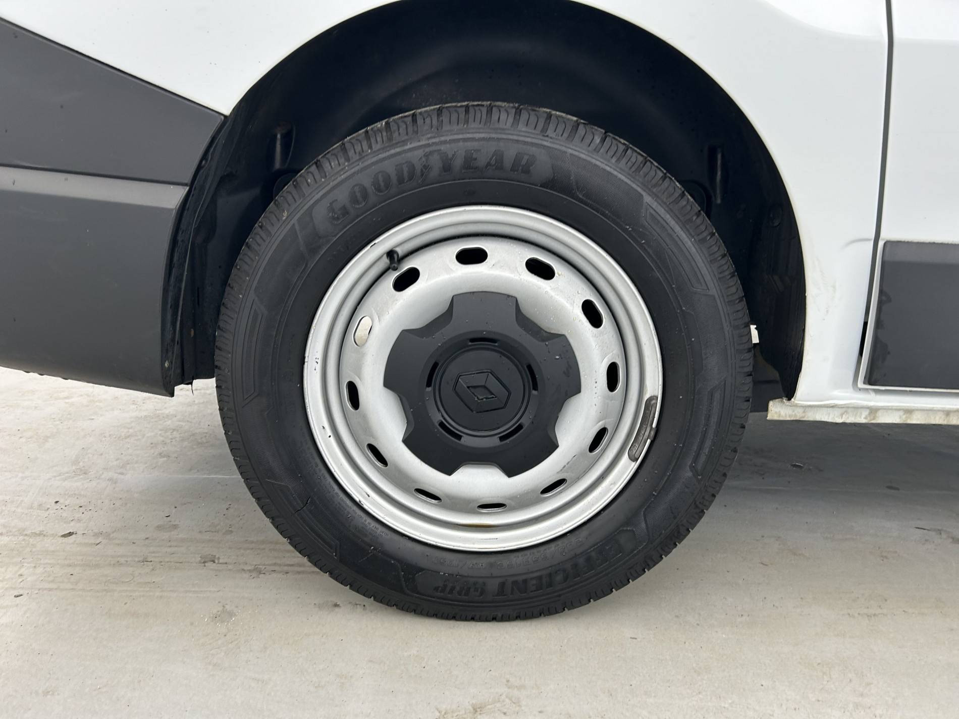 Vente en ligne Renault Trafic 3 Fourgon TRAFIC FGN L1H1 2800 KG BLUE DCI 110 au prix de 20 990 €