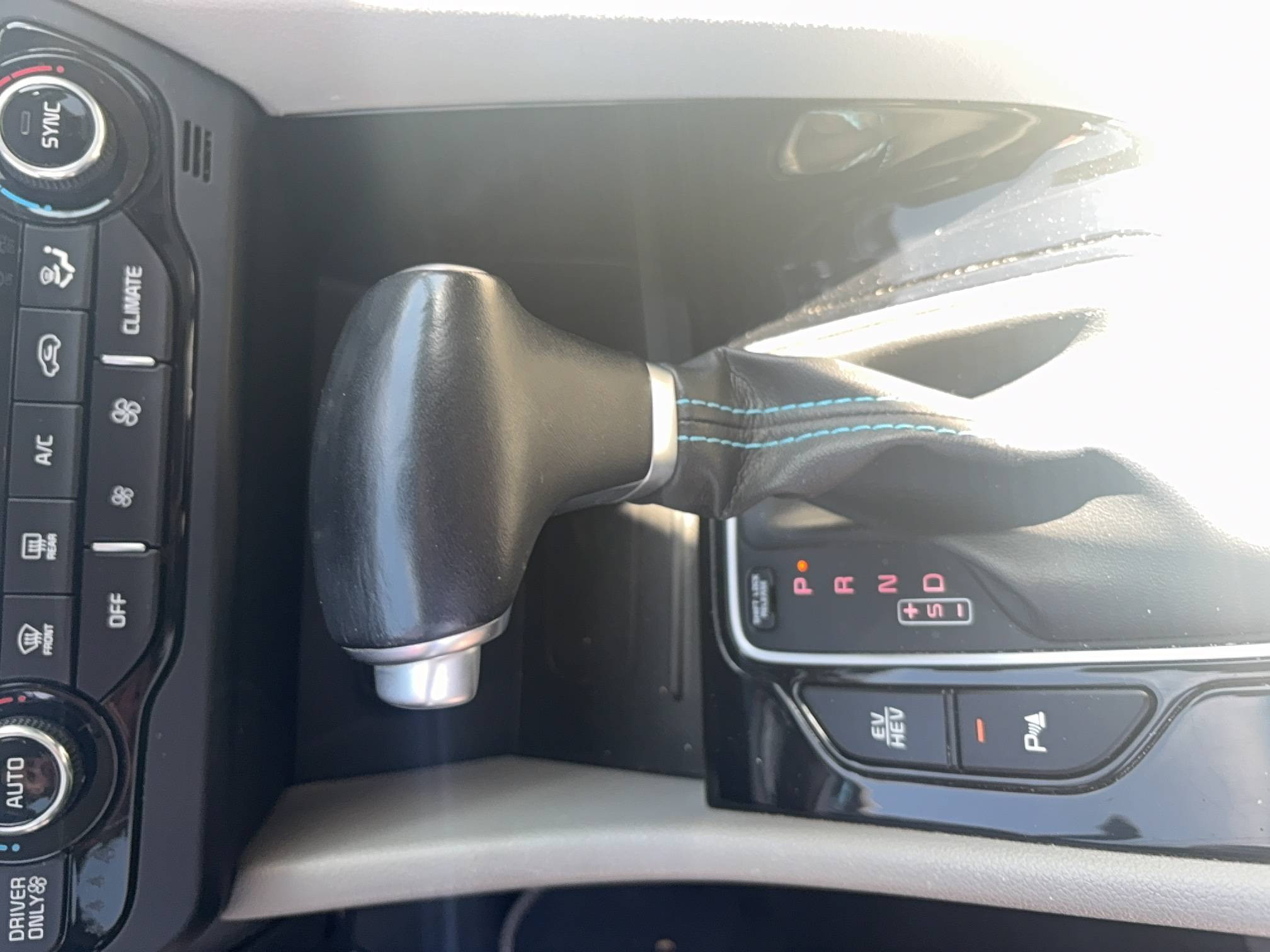 Vente en ligne Kia Niro  1.6 GDi Hybride Rechargeable 141 ch DCT6 au prix de 13 990 €
