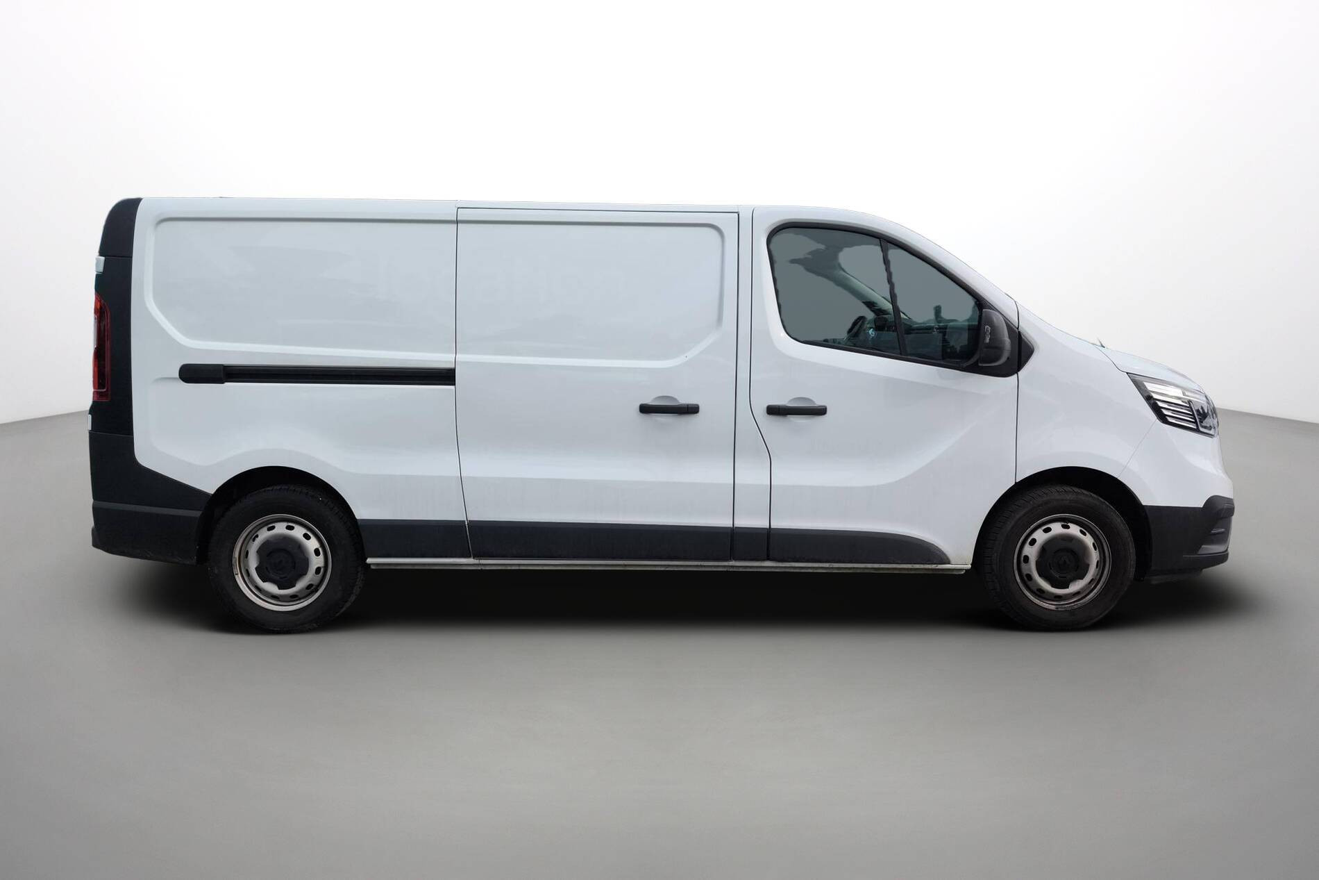 Vente en ligne Renault Trafic 3 Fourgon TRAFIC FGN L2H1 3000 KG BLUE DCI 130 au prix de 24 990 €