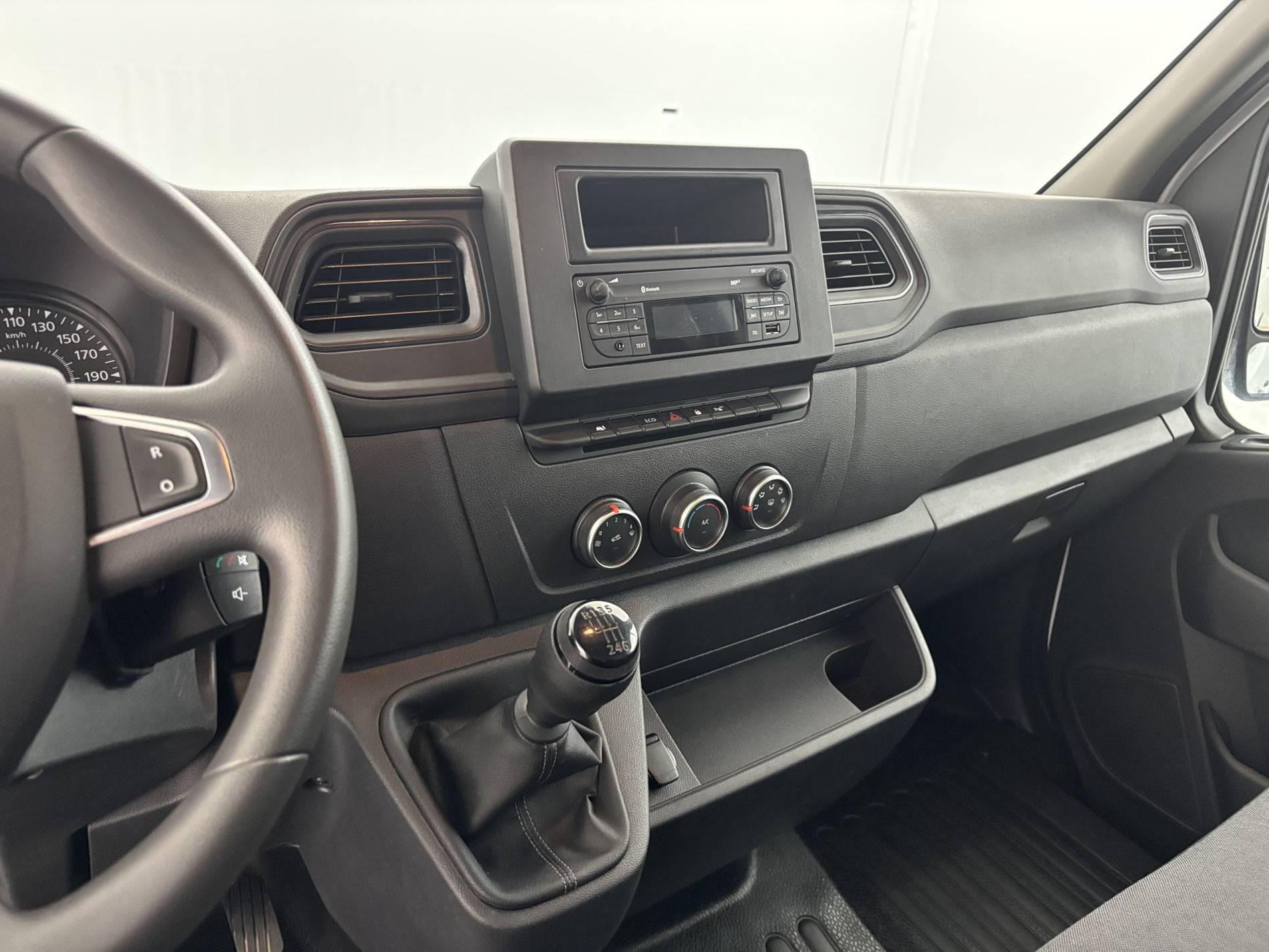 Vente en ligne Renault Master Fourgon MASTER FGN TRAC F3500 L3H3 BLUE DCI 135 au prix de 25 990 €