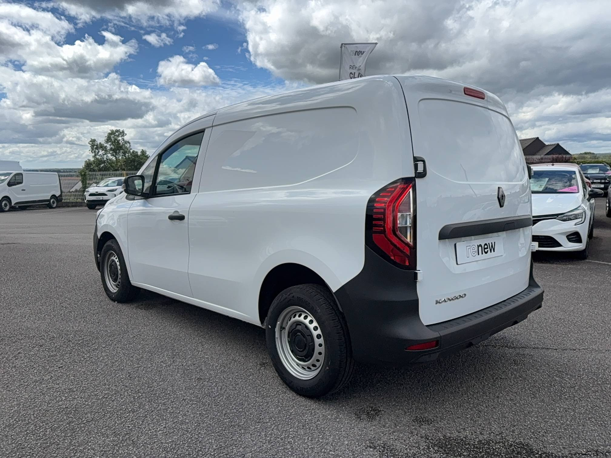 Vente en ligne Renault Kangoo Van  FG TOLE DCI 95 L1 AUTO au prix de 24 990 €