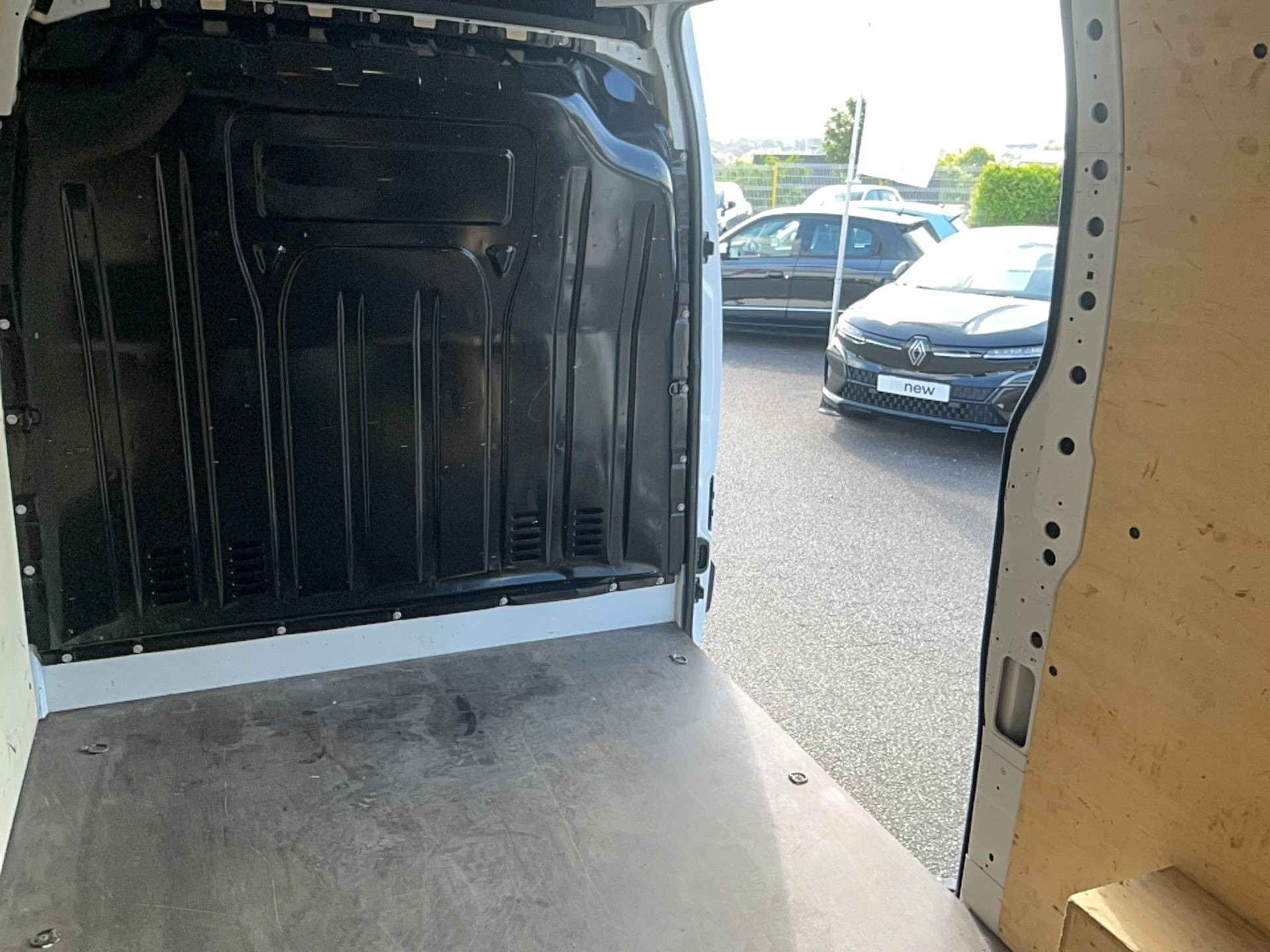 Vente en ligne Renault Master Fourgon MASTER FGN TRAC F3500 L2H2 BLUE DCI 135 au prix de 26 990 €