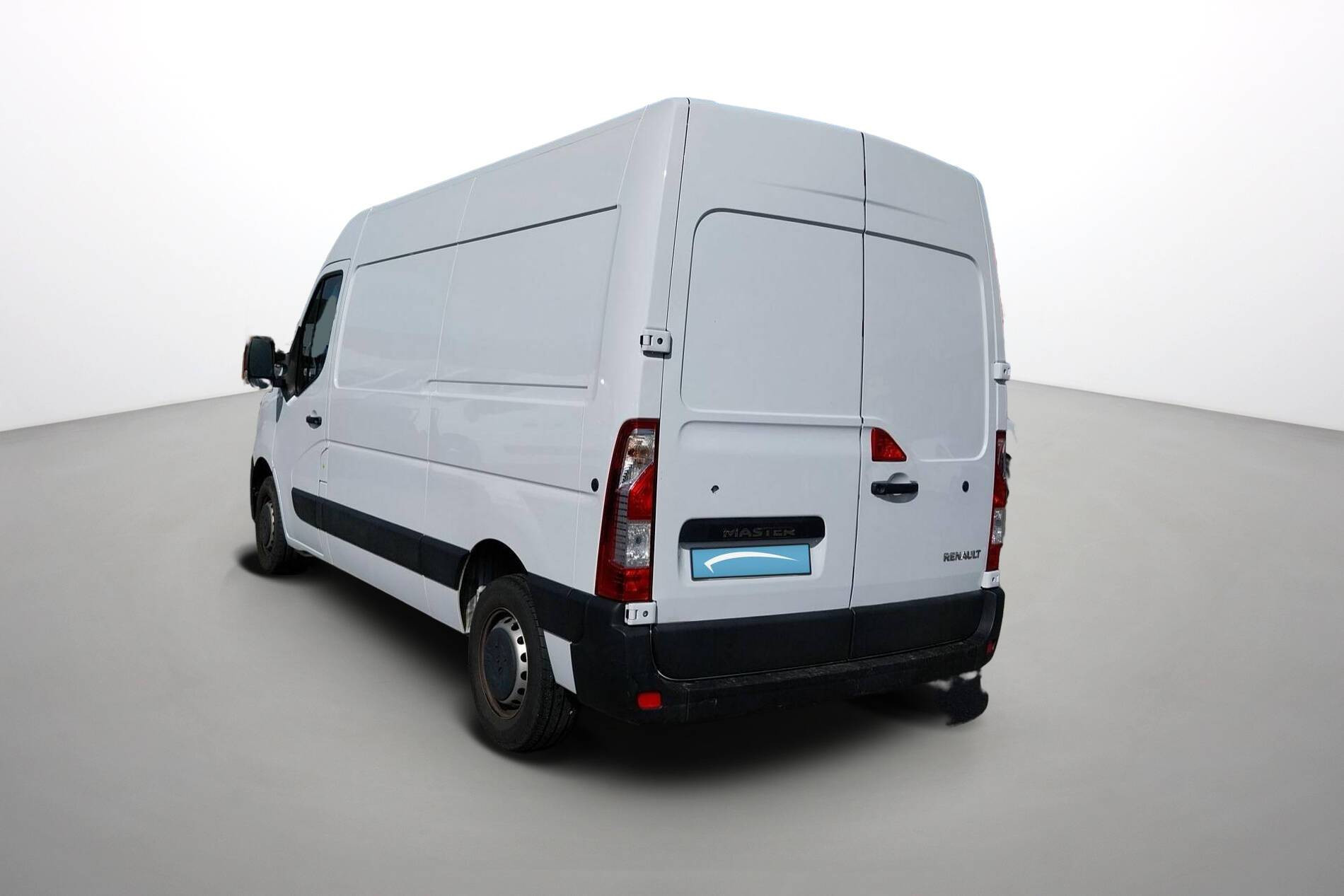 Vente en ligne Renault Master Fourgon MASTER FGN TRAC F3500 L2H2 BLUE DCI 135 au prix de 27 590 €
