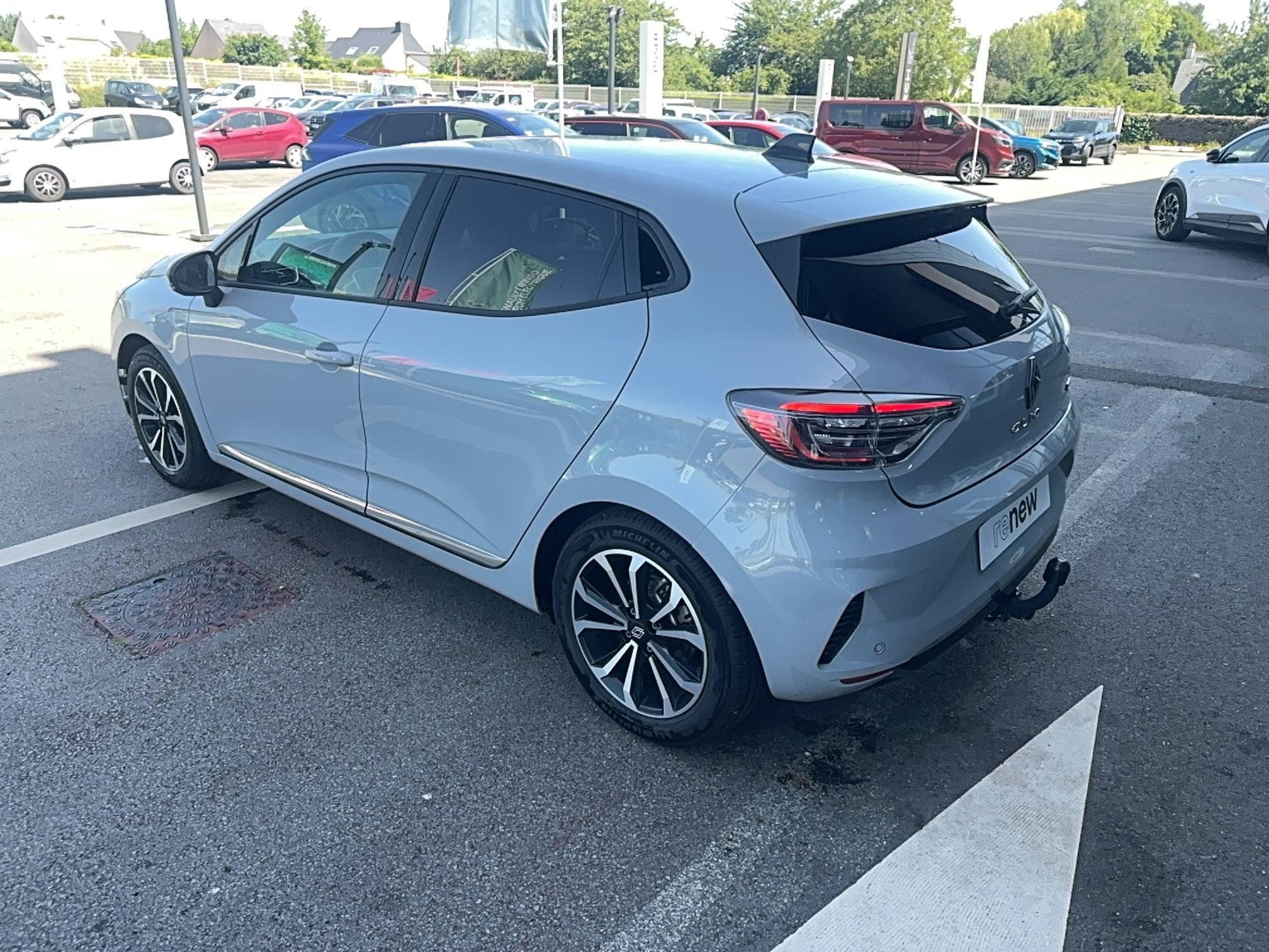 Vente en ligne Renault Clio 5 Clio E-Tech full hybrid 145 au prix de 17 790 €