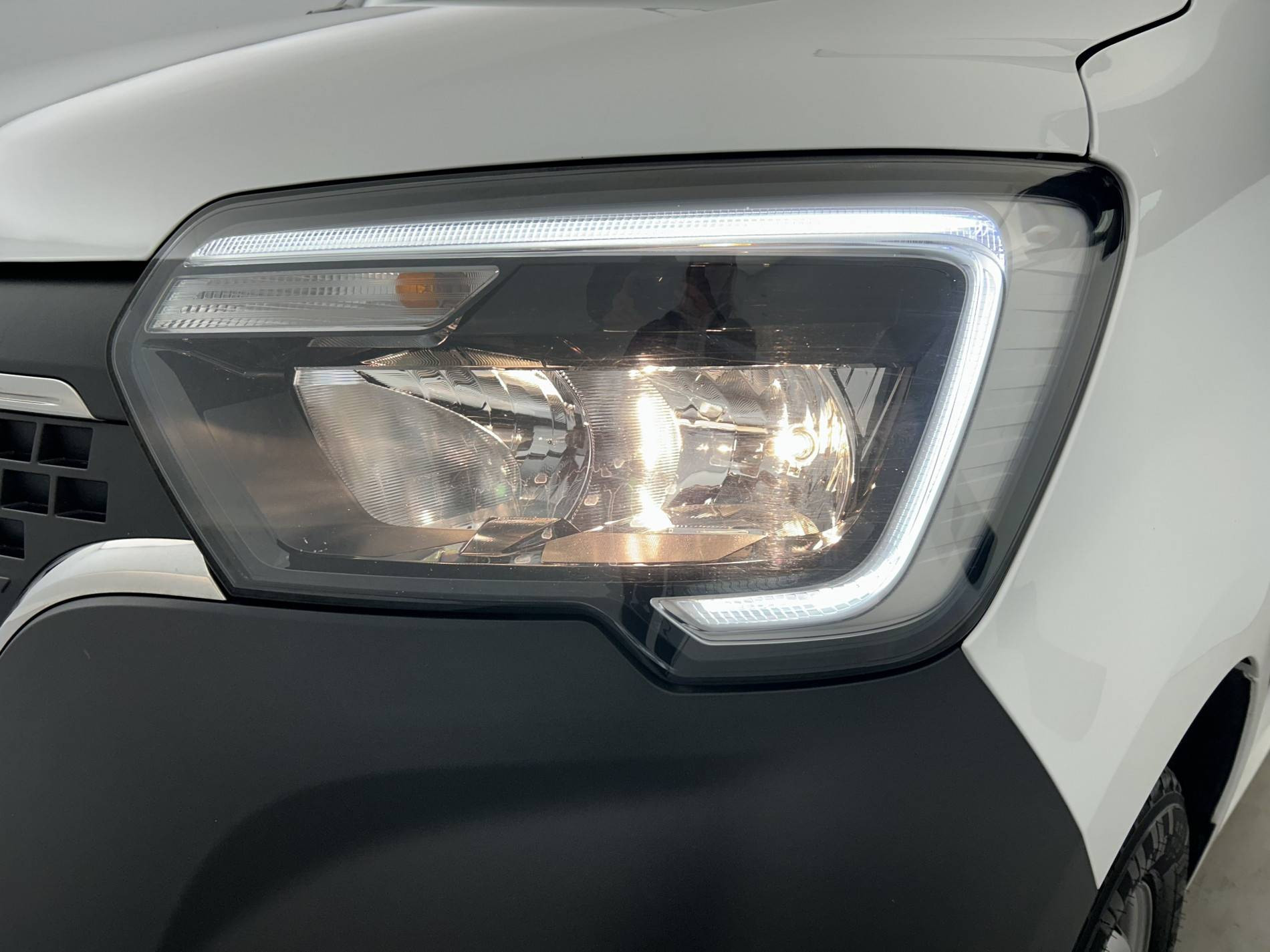 Vente en ligne Renault Master Fourgon MASTER FGN TRAC F3500 L2H2 BLUE DCI 135 au prix de 23 390 €