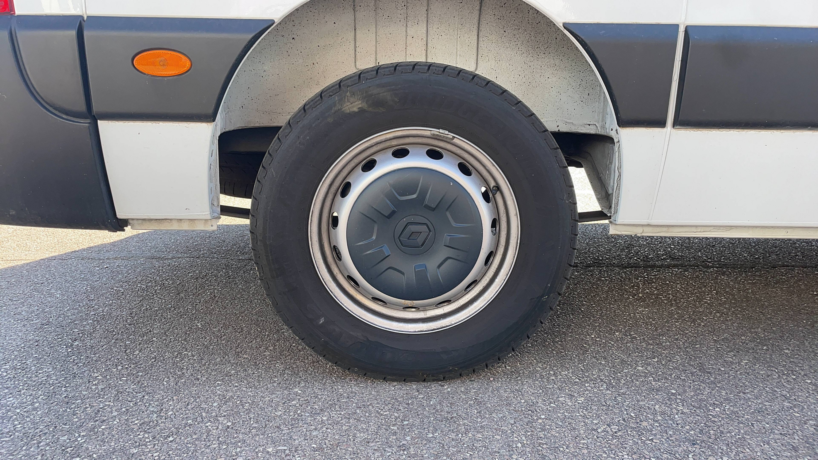 Vente en ligne Renault Master Fourgon MASTER FGN TRAC F3500 L3H3 BLUE DCI 135 au prix de 25 700 €
