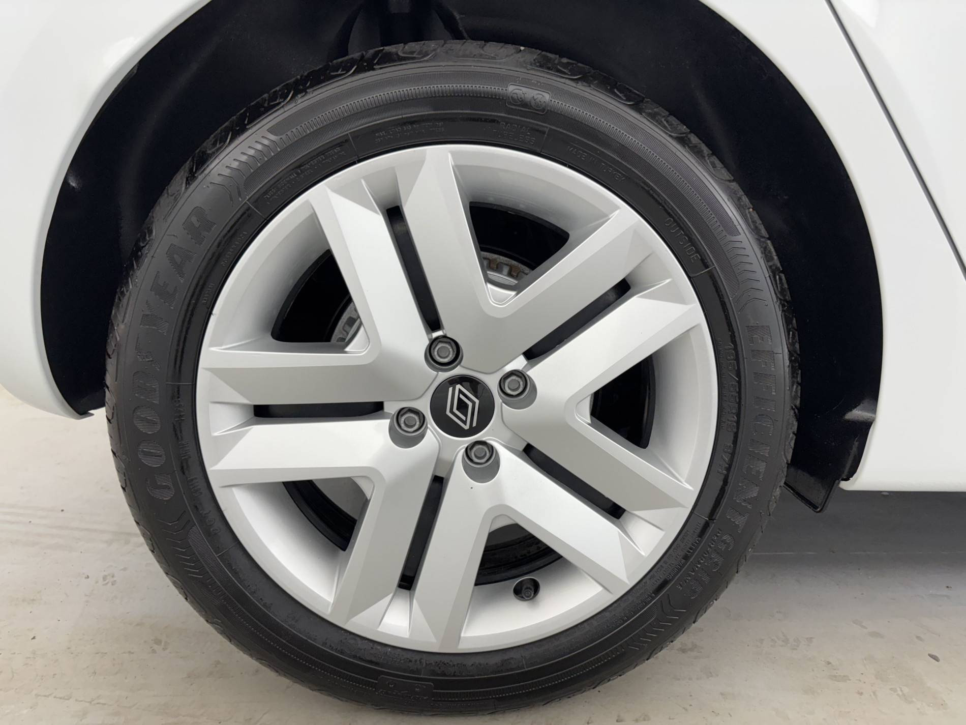 Vente en ligne Renault Clio 5 Clio Blue dCi 100 ch GSR2 au prix de 18 791 €