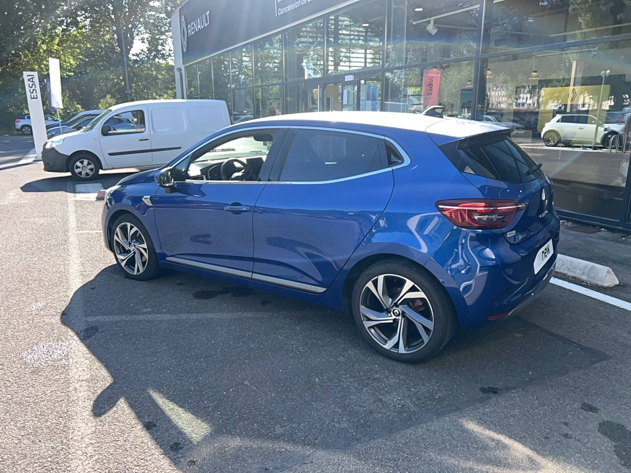 Vente en ligne Renault Clio 5 Clio E-Tech 140 - 21N au prix de 17 490 €