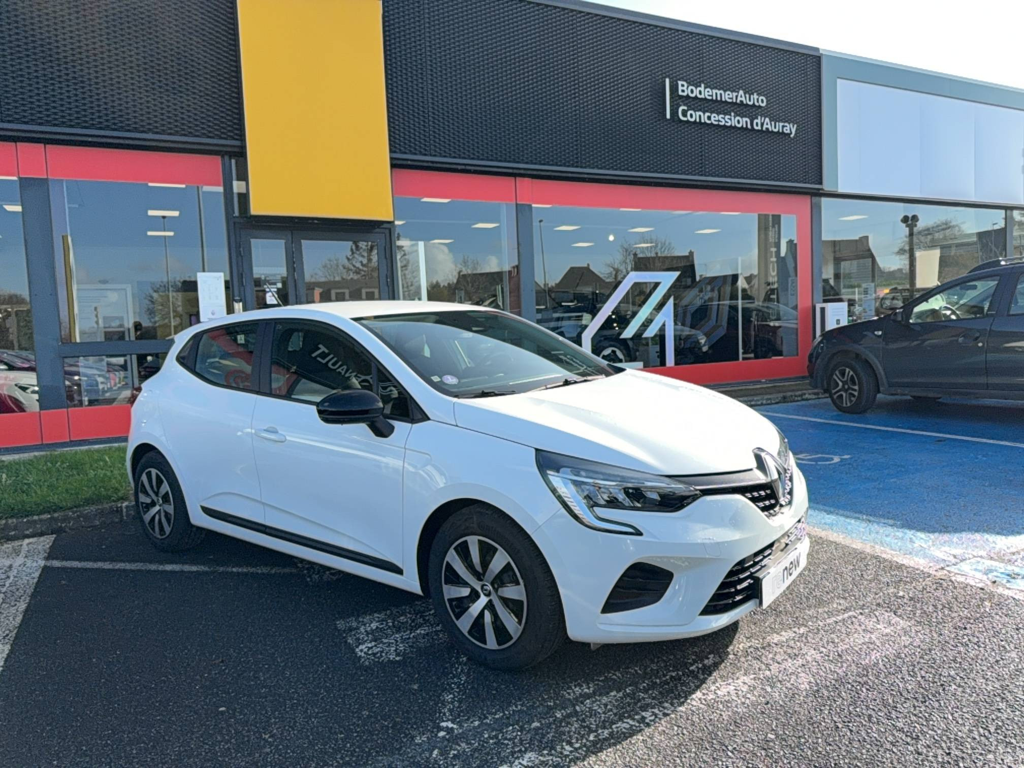 Vente en ligne Renault Clio 5 Clio E-Tech full hybrid 145 au prix de 18 690 €