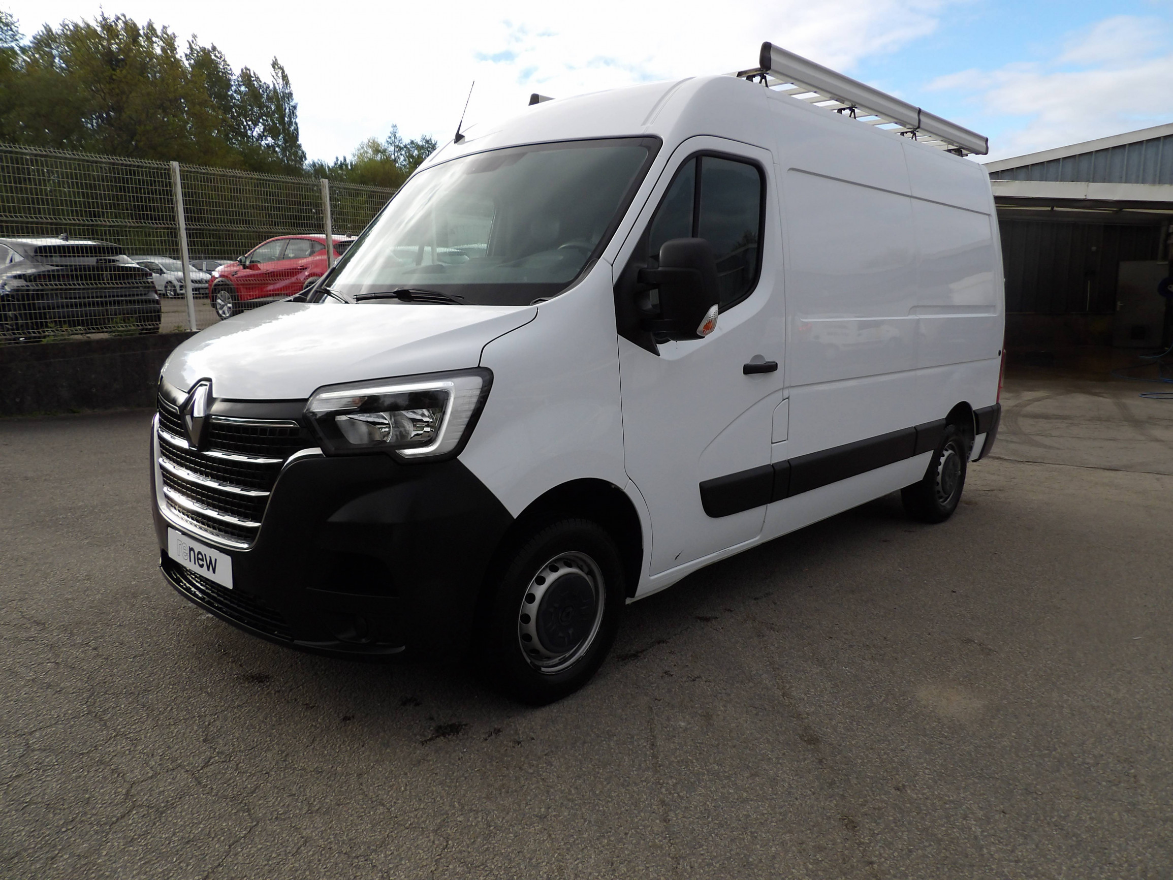Vente en ligne Renault Master Fourgon MASTER FGN TRAC F3300 L2H2 BLUE DCI 135 au prix de 22 490 €