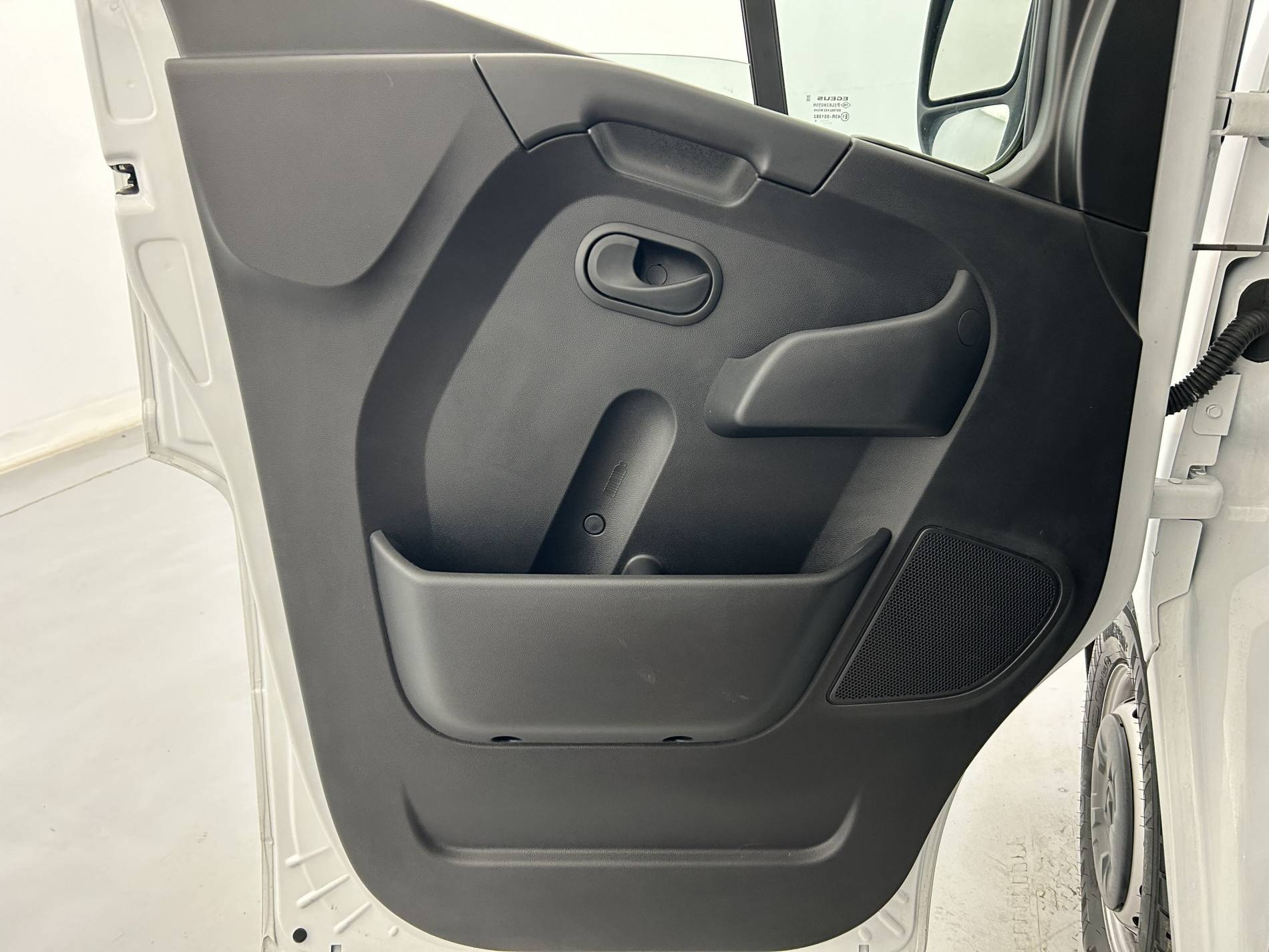 Vente en ligne Renault Master Fourgon MASTER FGN TRAC F3500 L3H3 BLUE DCI 135 au prix de 26 490 €