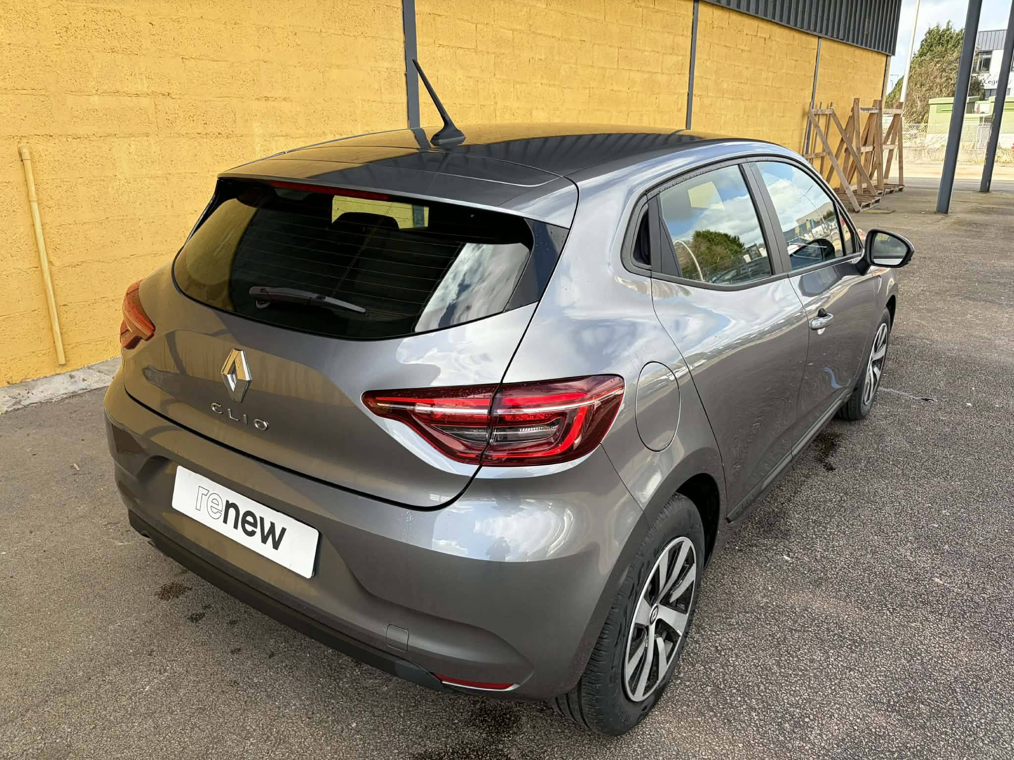 Vente en ligne Renault Clio 5 Clio TCe 90 au prix de 15 790 €