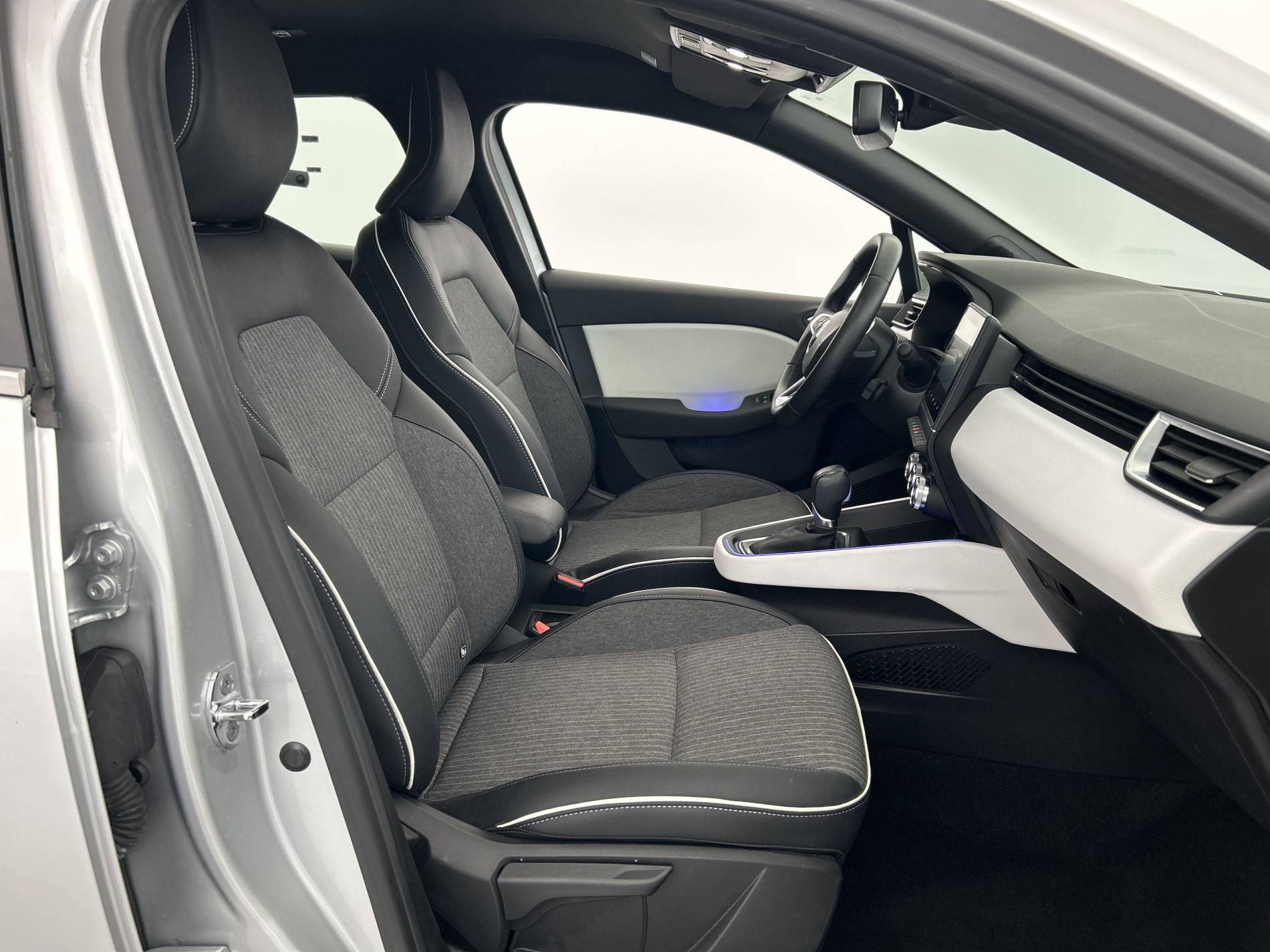 Vente en ligne Renault Clio 5 Clio E-Tech 140 - 21N au prix de 16 500 €