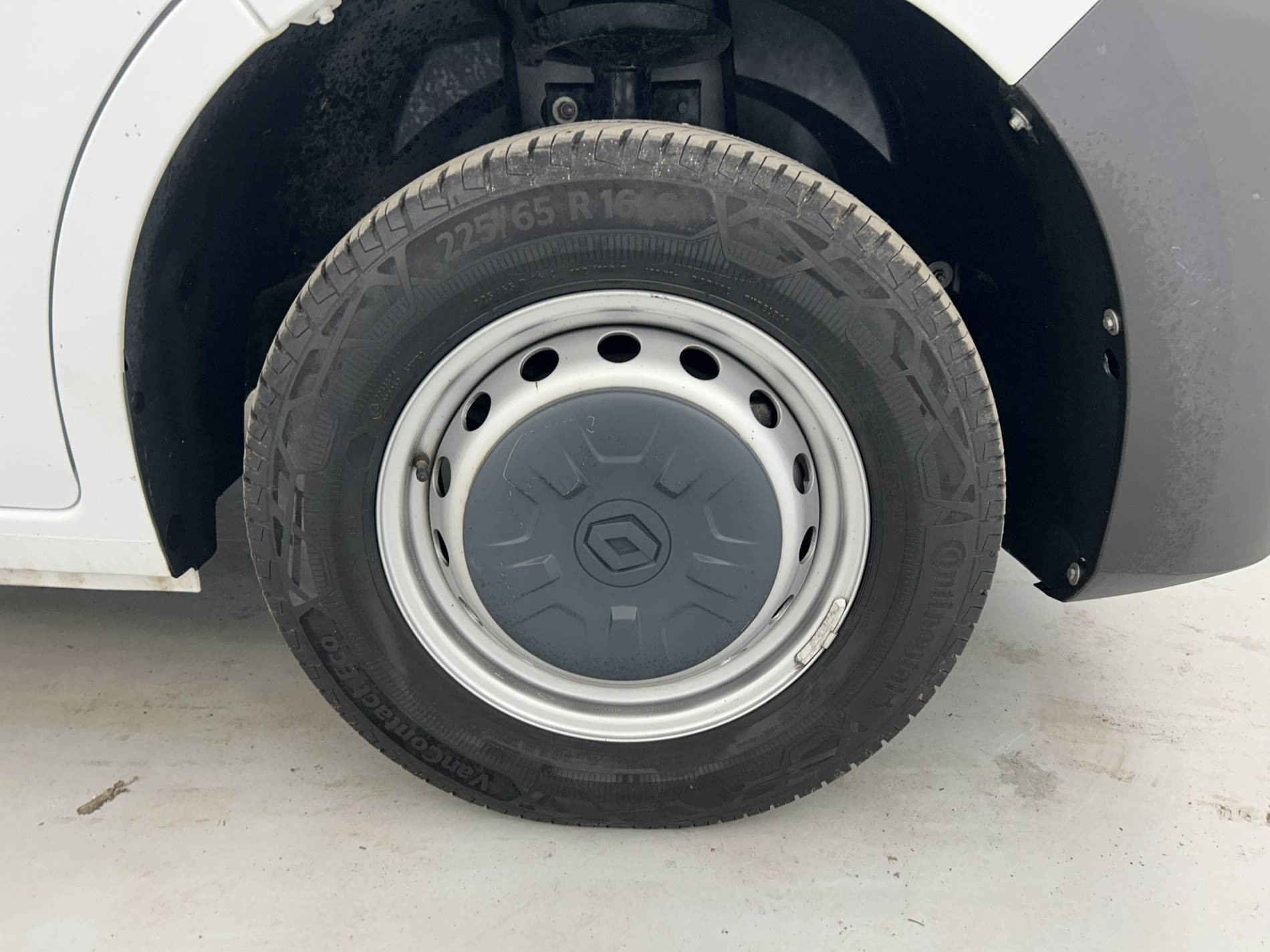 Vente en ligne Renault Master Fourgon MASTER FGN TRAC F3500 L2H2 BLUE DCI 135 au prix de 25 490 €