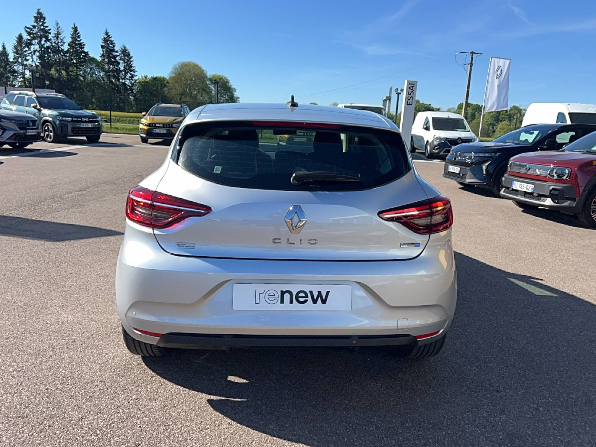 Vente en ligne Renault Clio 5 Clio E-Tech 140 - 21N au prix de 17 491 €