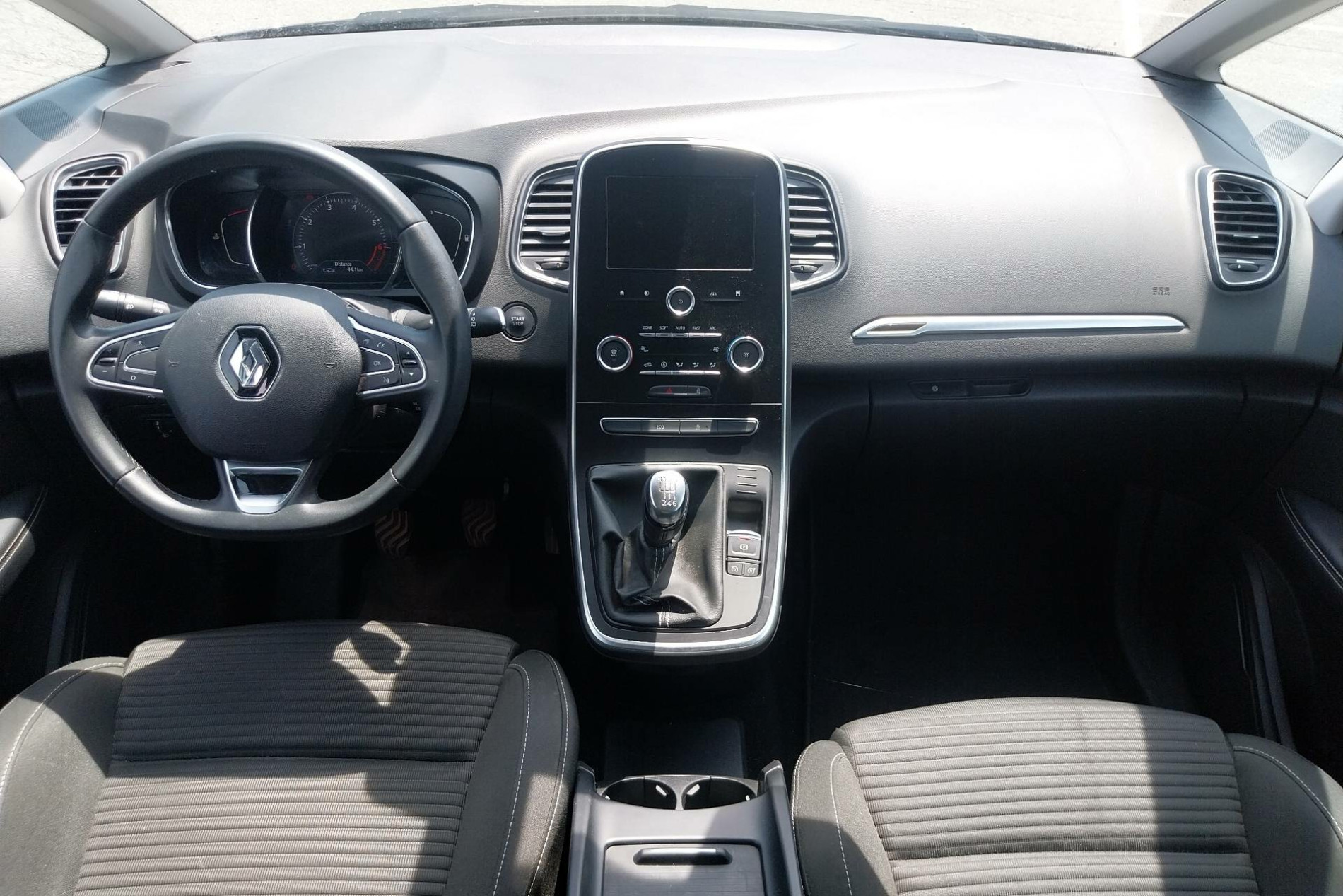 Vente en ligne Renault Scenic 4 Scenic TCe 140 au prix de 18 790 €