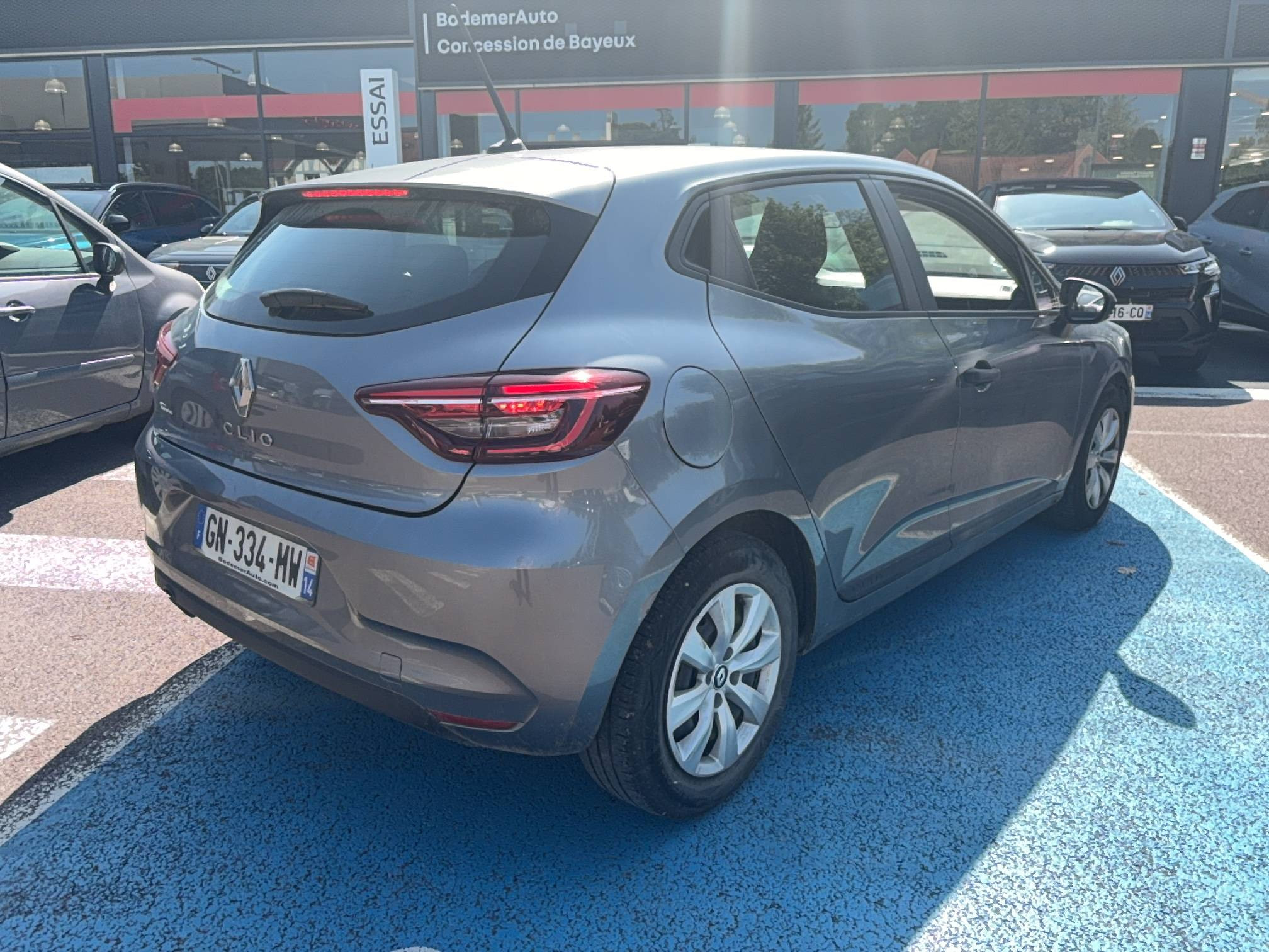 Vente en ligne Renault Clio 5 Clio SCe 65 au prix de 11 990 €