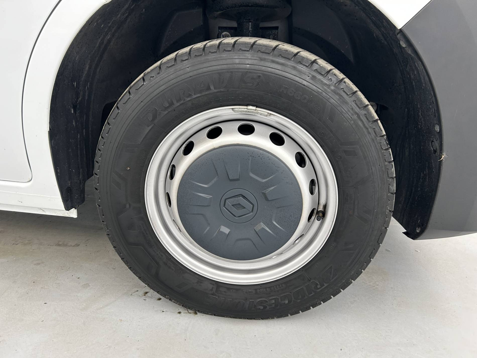 Vente en ligne Renault Master Fourgon MASTER FGN TRAC F3500 L2H2 BLUE DCI 135 au prix de 27 990 €