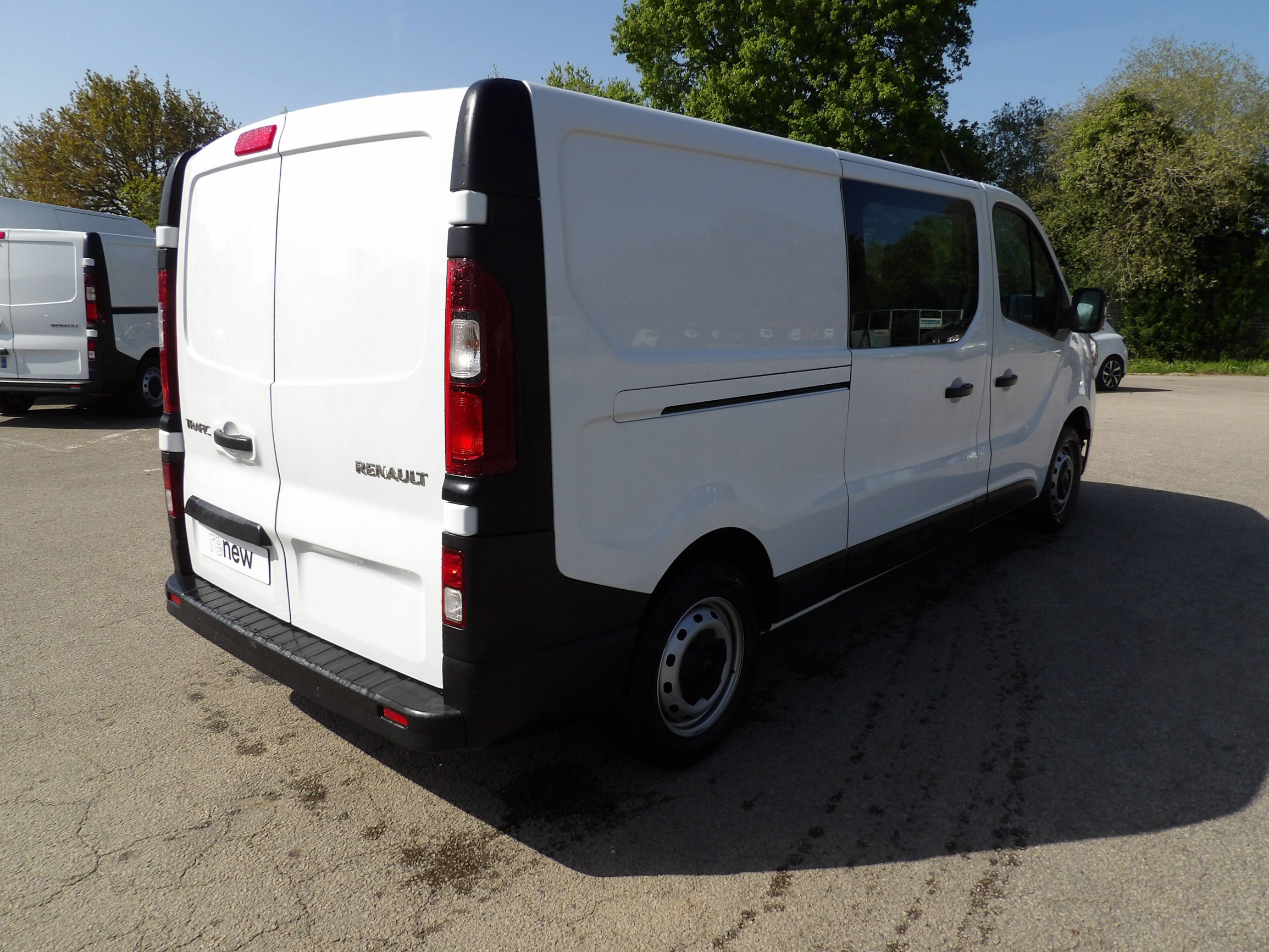 Vente en ligne Renault Trafic Cabine Approfondie TRAFIC CA L2H1 3000 KG BLUE DCI 130 au prix de 24 999 €
