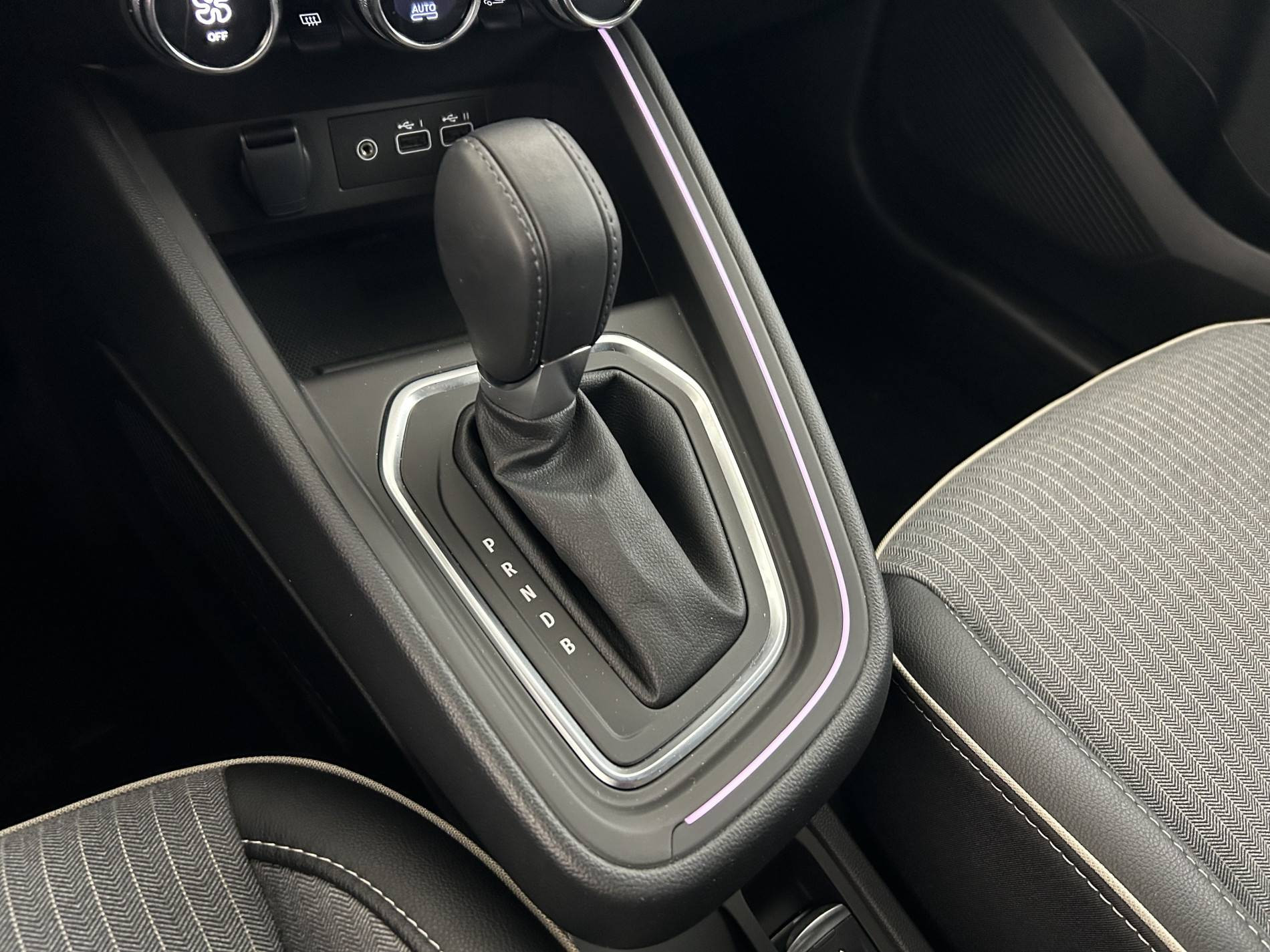 Vente en ligne Renault Clio 5 Clio E-Tech full hybrid 145 au prix de 18 990 €