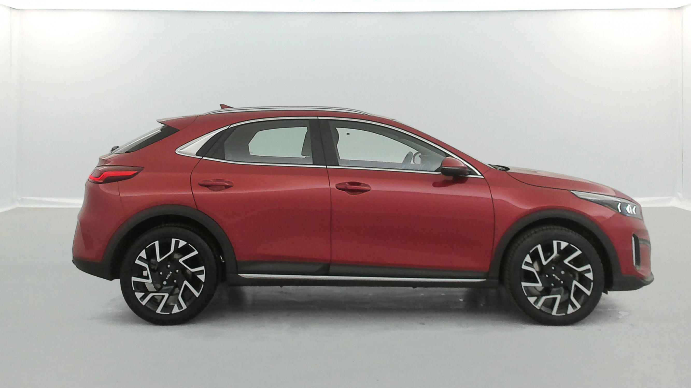 Vente en ligne Kia XCeed  1.6 CRDi 136 ch ISG MHEV DCT7 au prix de 22 480 €