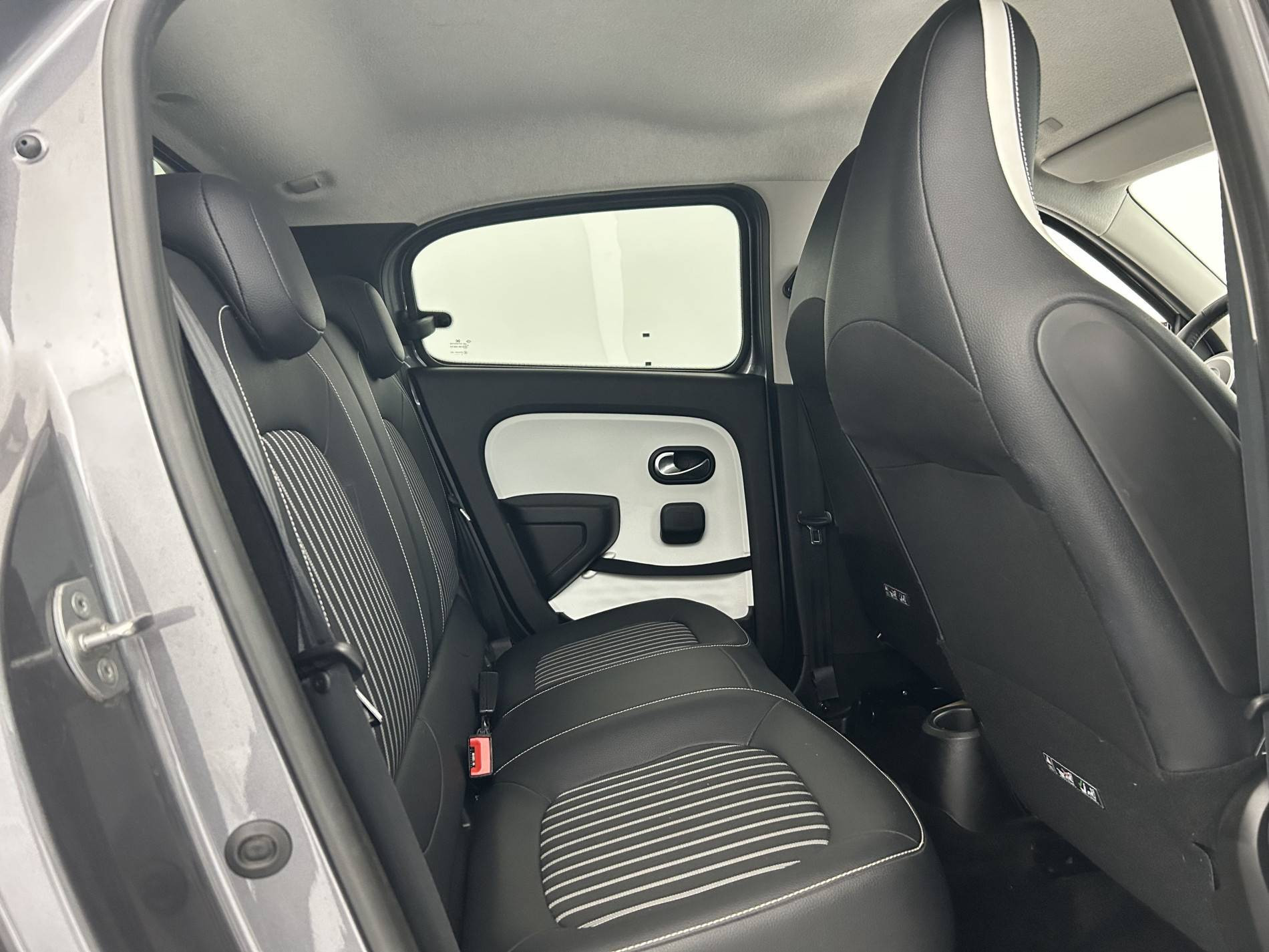 Vente en ligne Renault Twingo Electrique Twingo III E-Tech au prix de 11 990 €