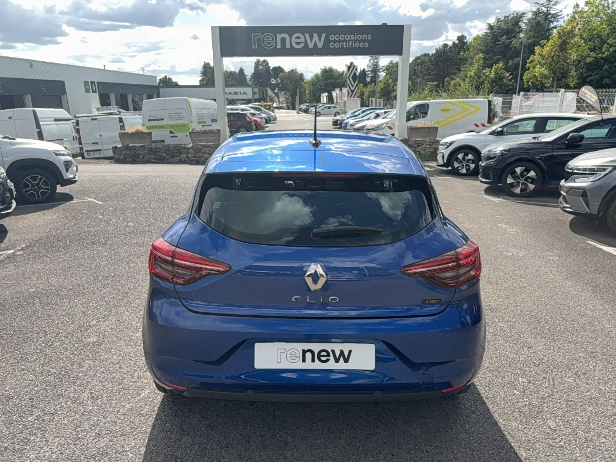 Vente en ligne Renault Clio 5 Clio E-Tech full hybrid 145 au prix de 16 690 €