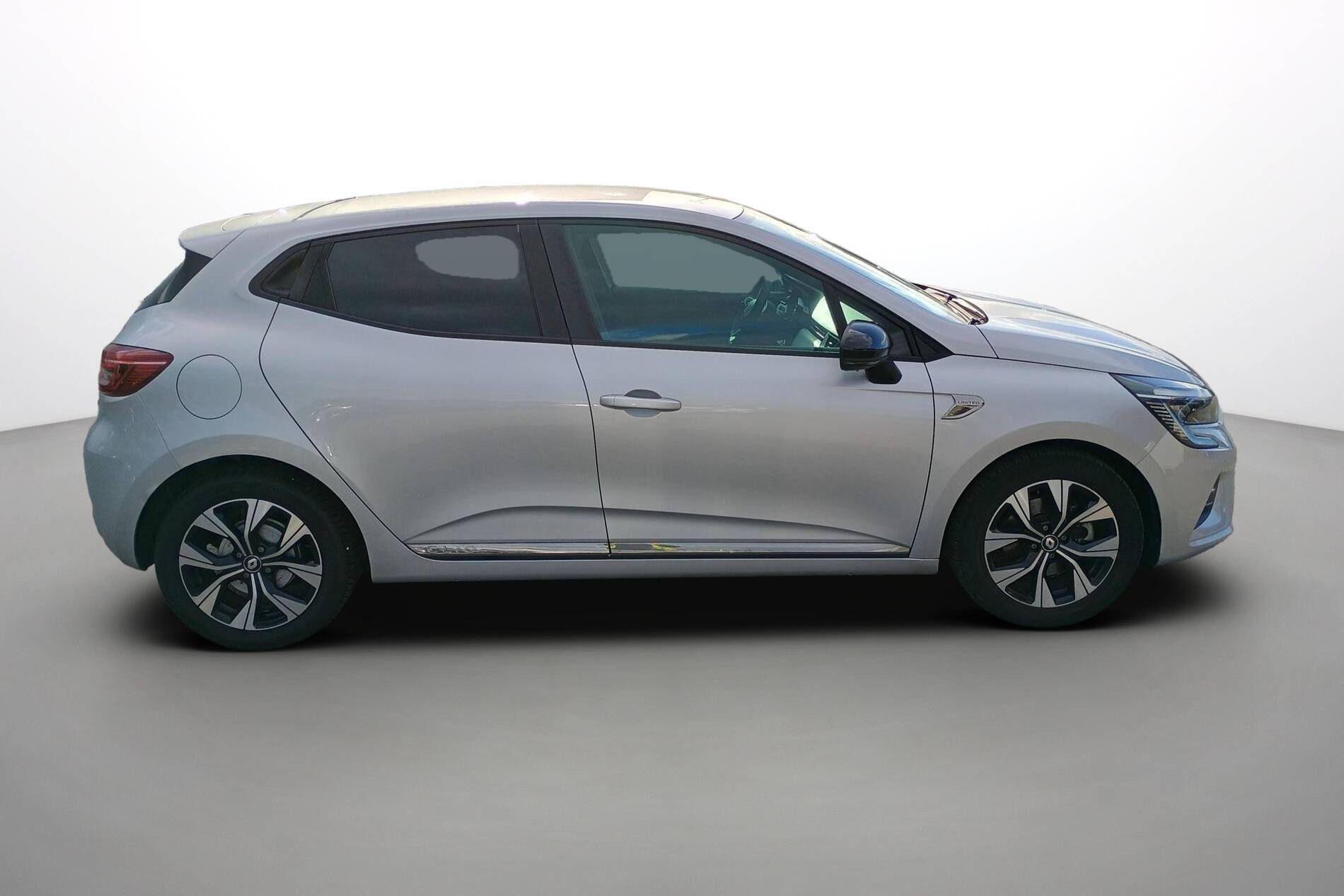 Vente en ligne Renault Clio 5 Clio E-Tech 140 - 21N au prix de 15 990 €