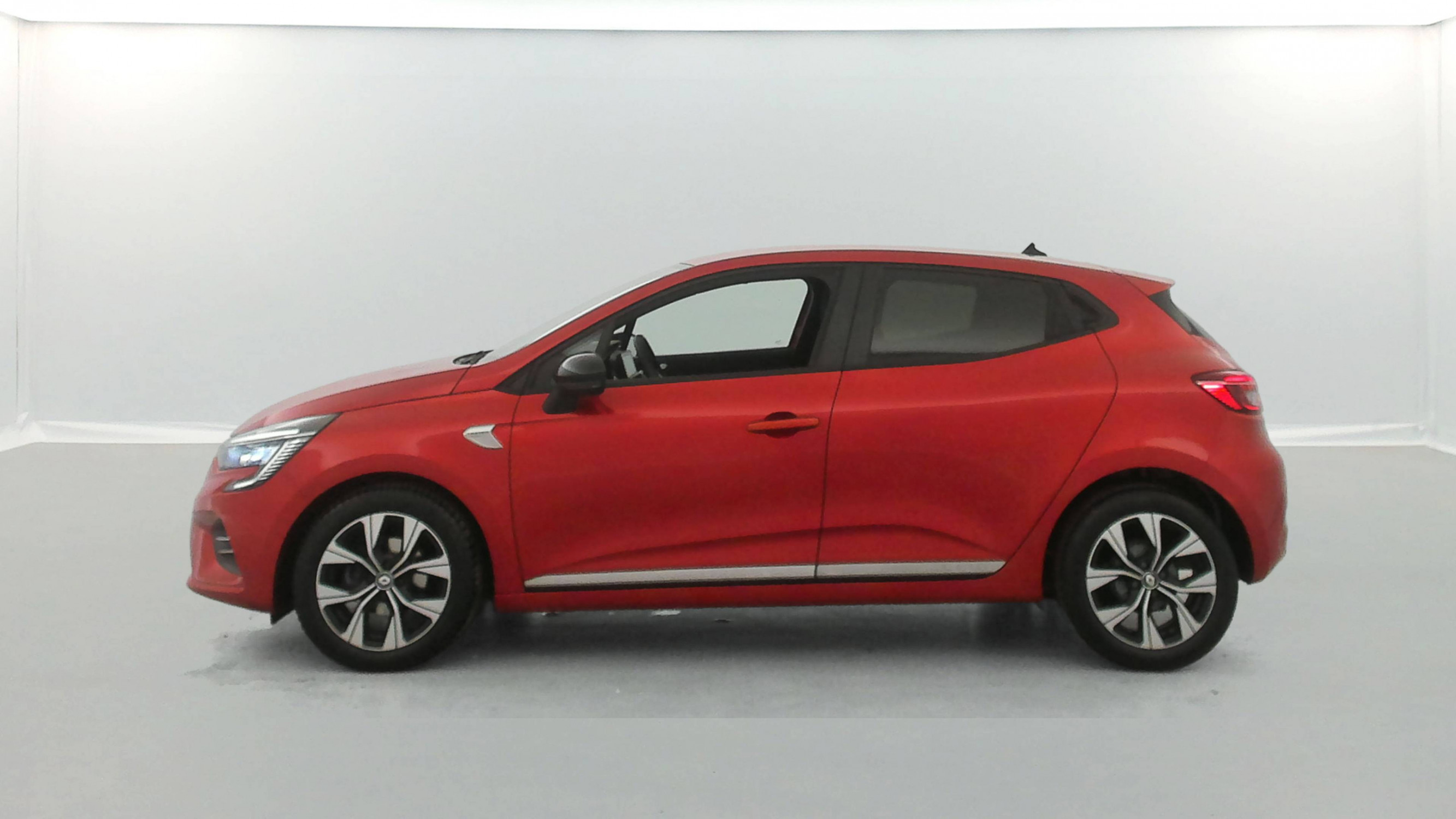 Vente en ligne Renault Clio 5 Clio TCe 90 - 21 au prix de 12 390 €