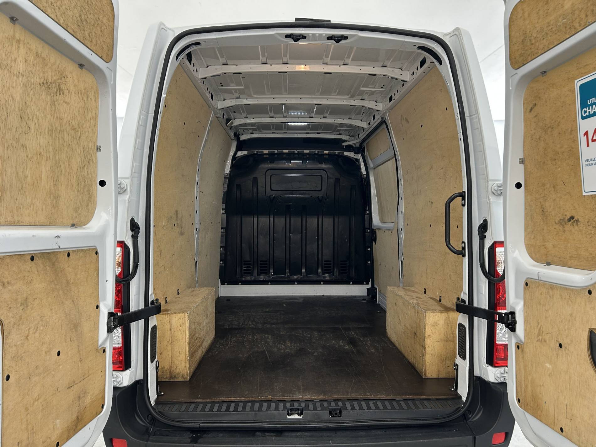 Vente en ligne Renault Master Fourgon MASTER FGN TRAC F3500 L2H2 BLUE DCI 135 au prix de 23 990 €